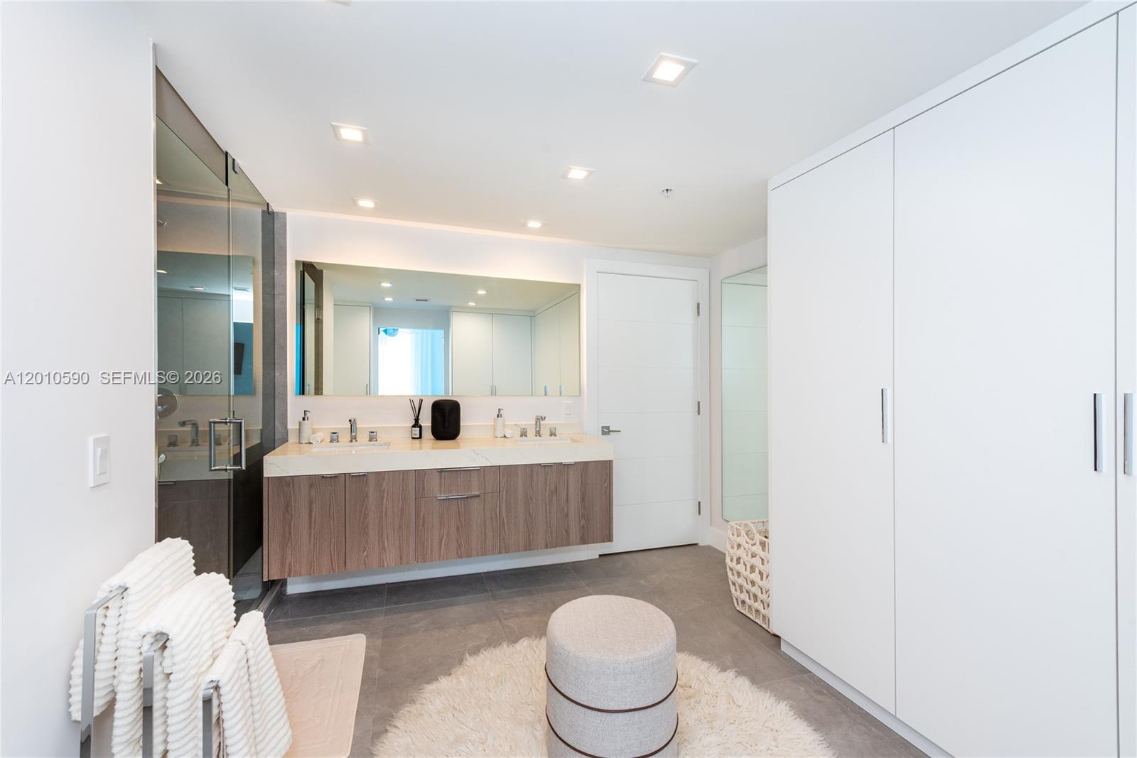 3801 Collins Ave #1502, Miami Beach FL 33140