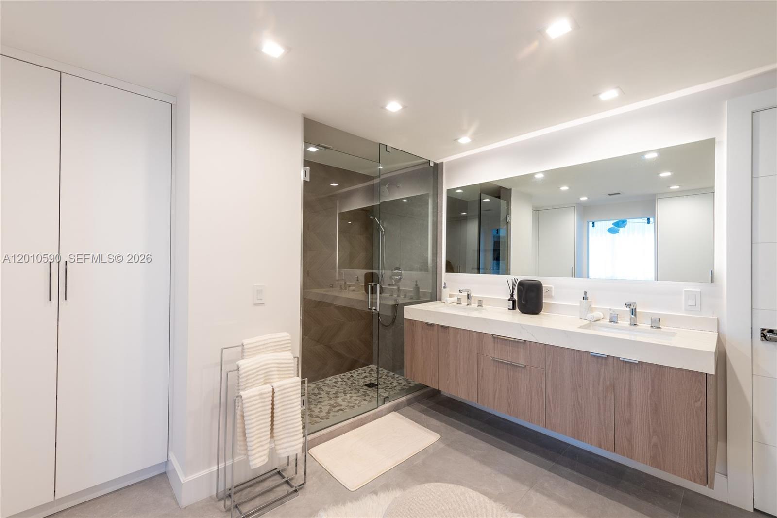 3801 Collins Ave #1502, Miami Beach FL 33140