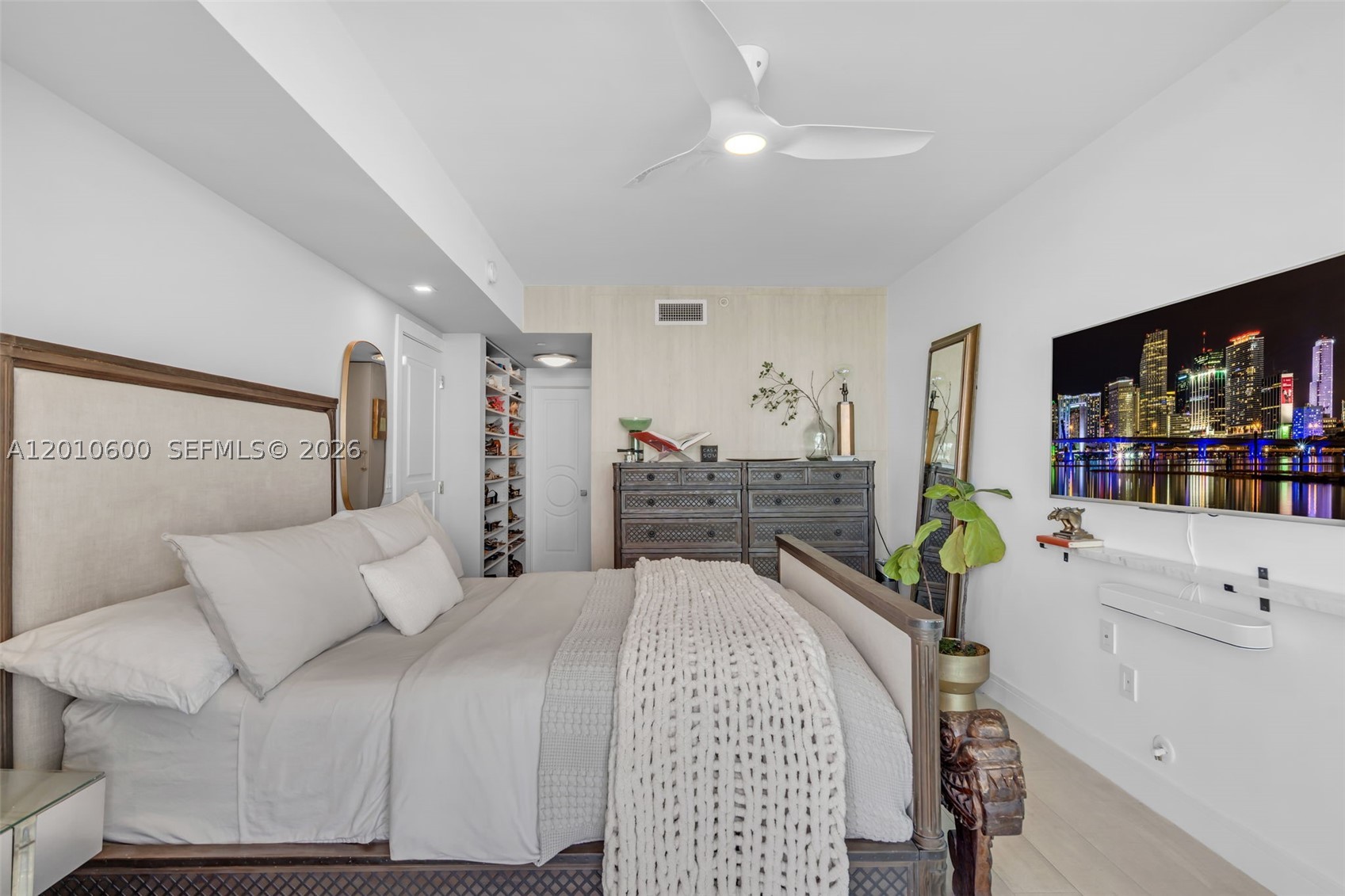 10 Venetian Way #1803, Miami Beach FL 33139