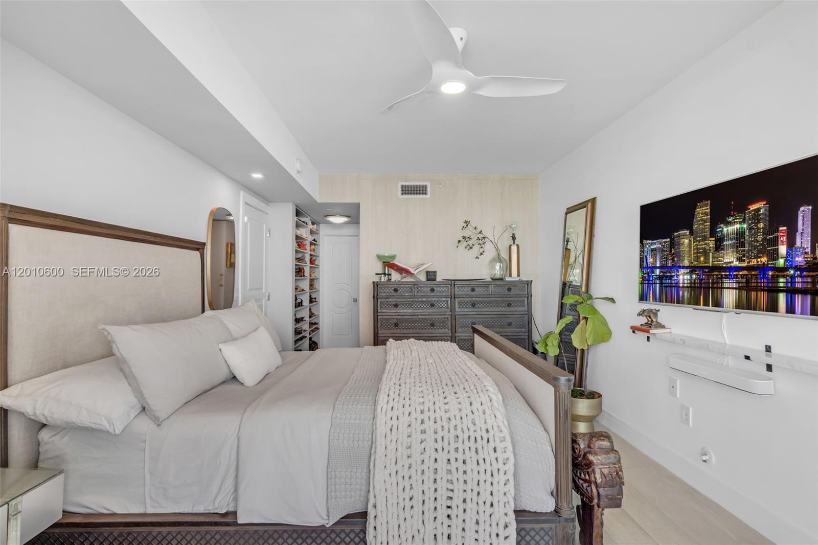 10 Venetian Way #1803, Miami Beach FL 33139