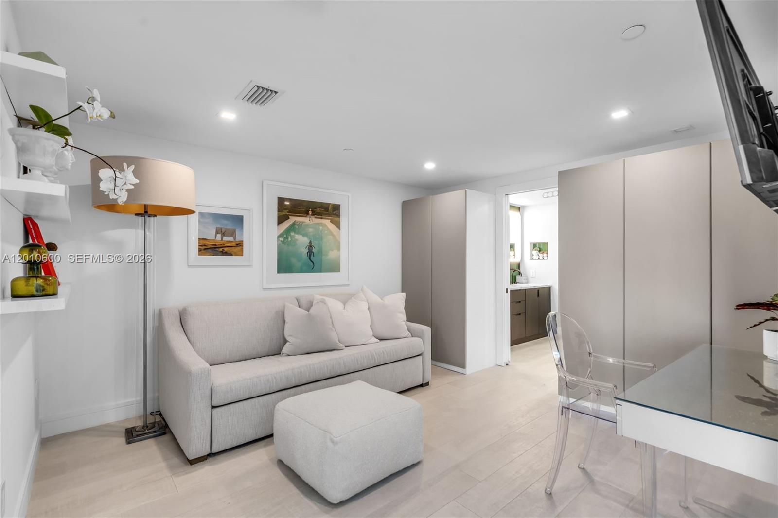 10 Venetian Way #1803, Miami Beach FL 33139
