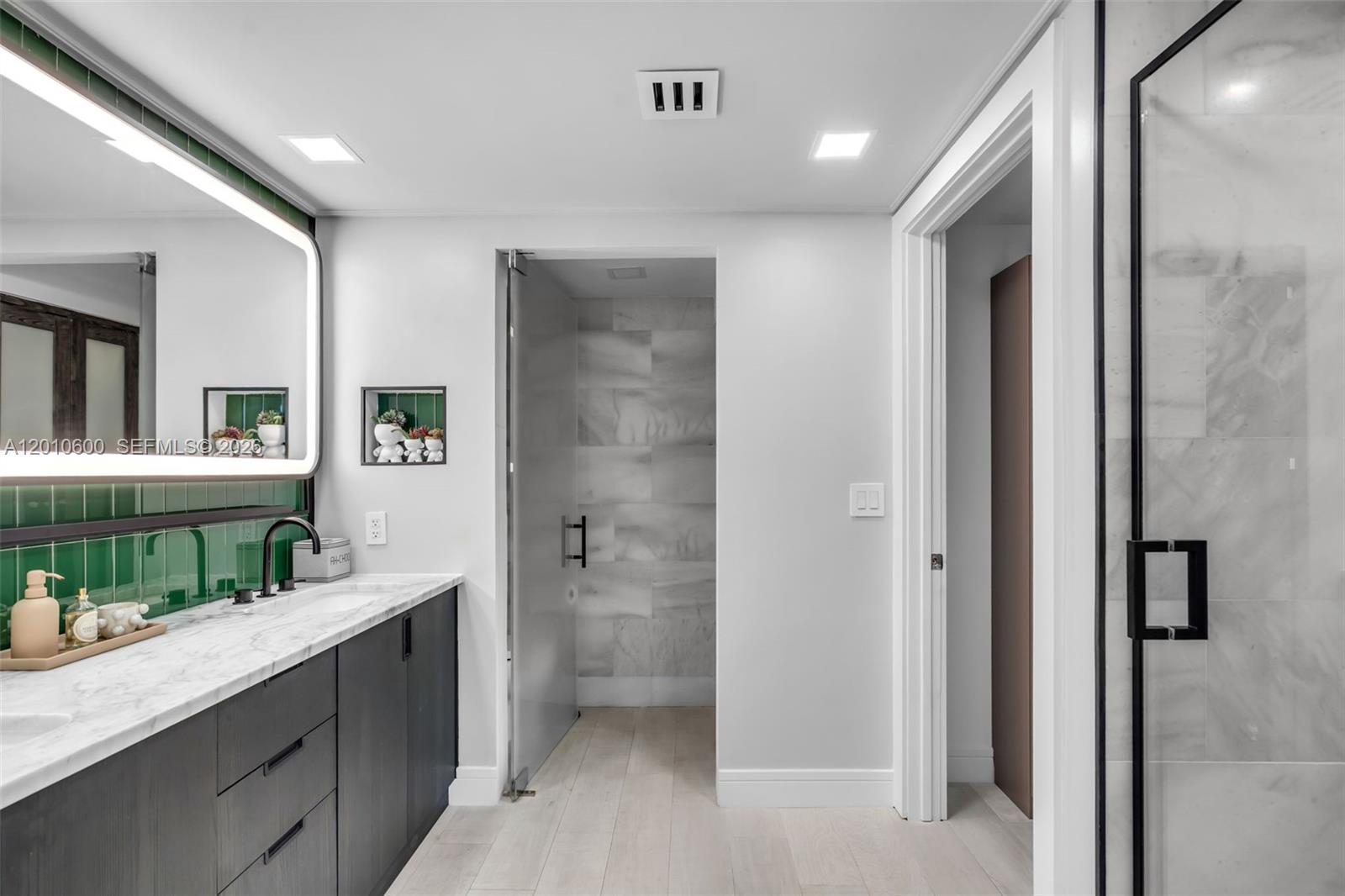 10 Venetian Way #1803, Miami Beach FL 33139