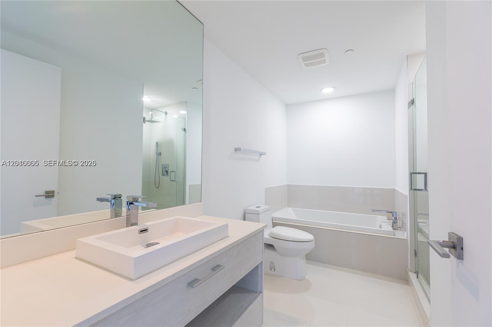 55 SW 9 St #1208, Miami FL 33130
