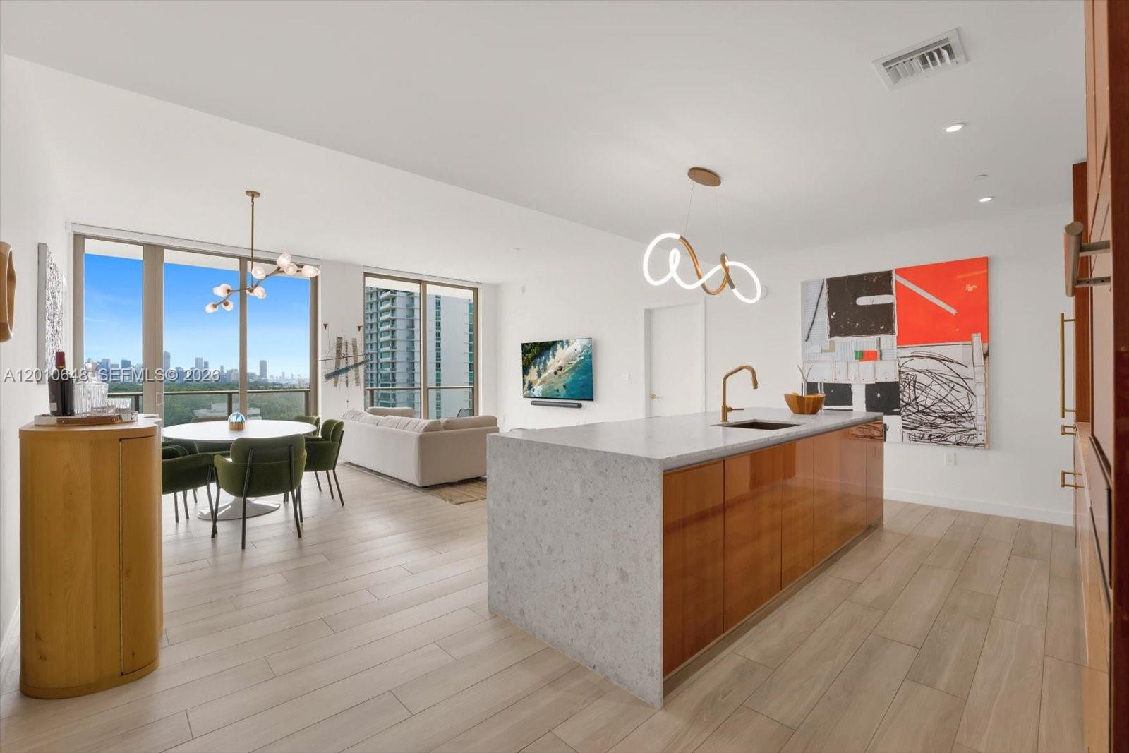 2678 Tigertail Ave #1404, Miami FL 33133