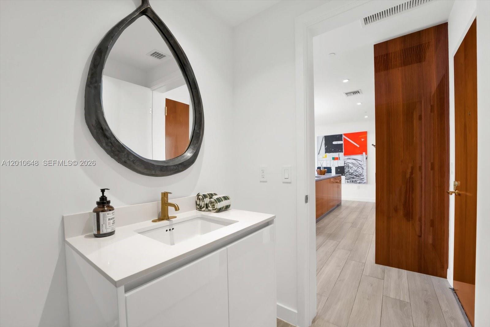 2678 Tigertail Ave #1404, Miami FL 33133