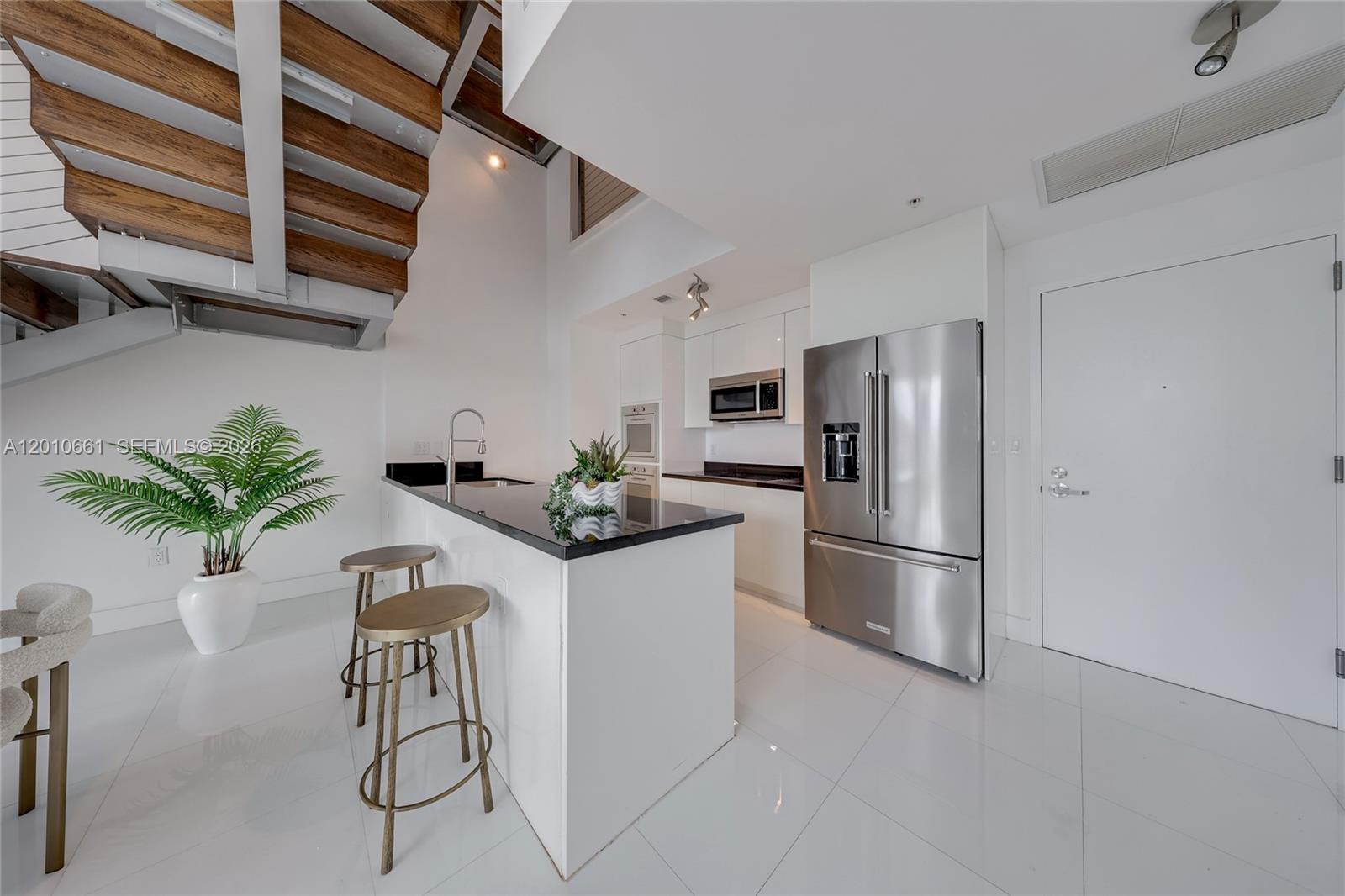 92 SW 3rd St #5202, Miami FL 33130