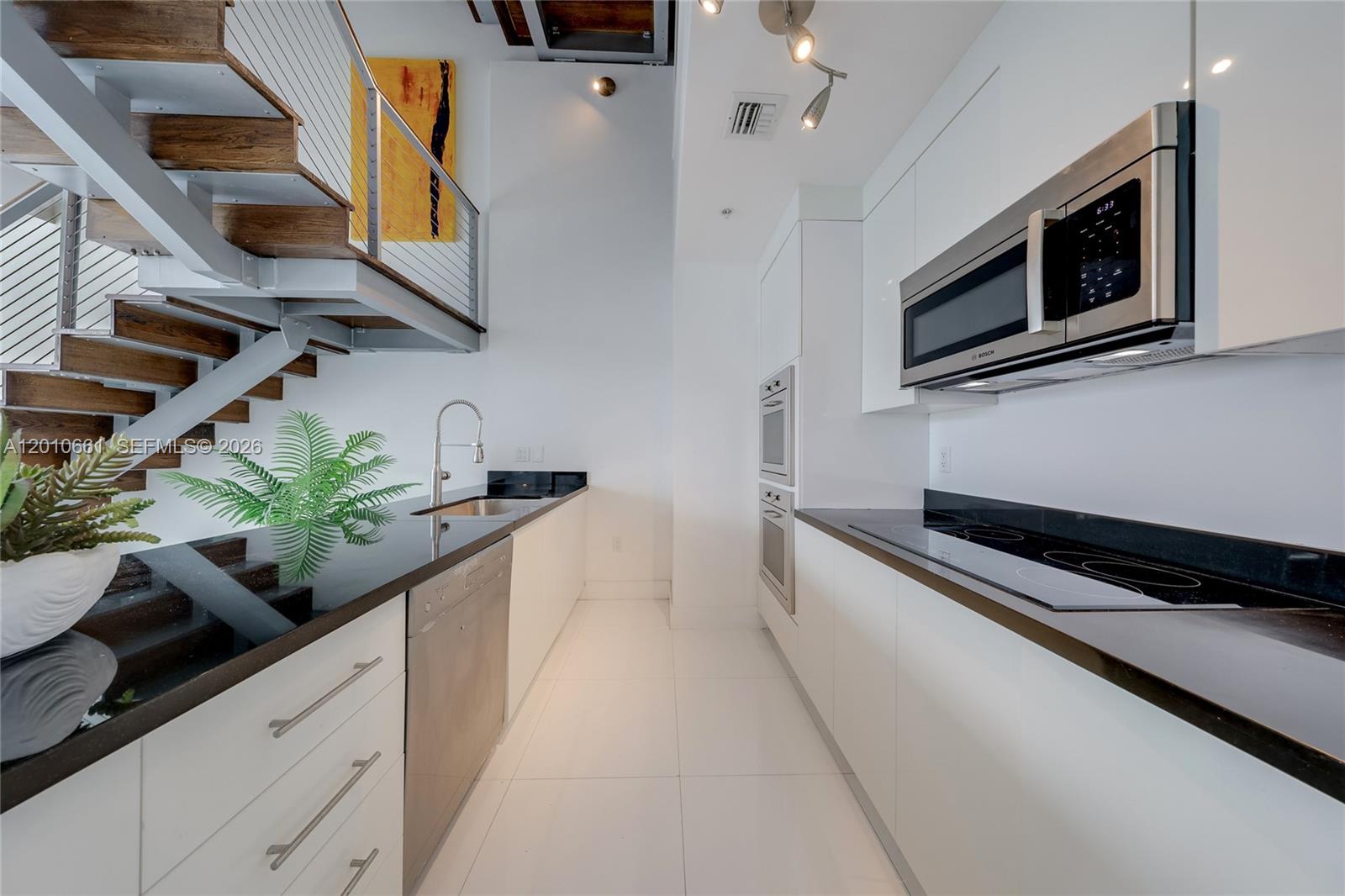 92 SW 3rd St #5202, Miami FL 33130