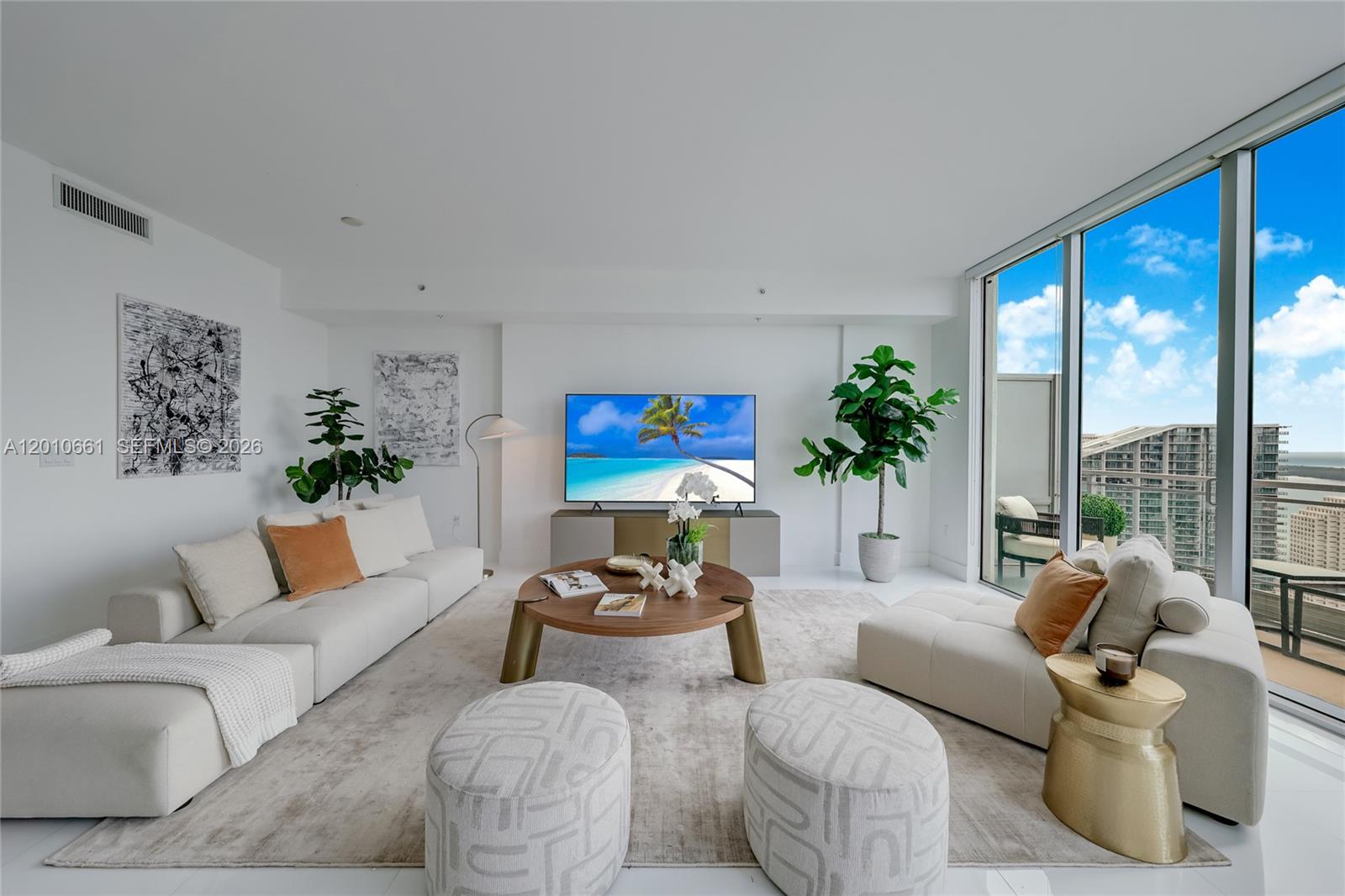 92 SW 3rd St #5202, Miami FL 33130