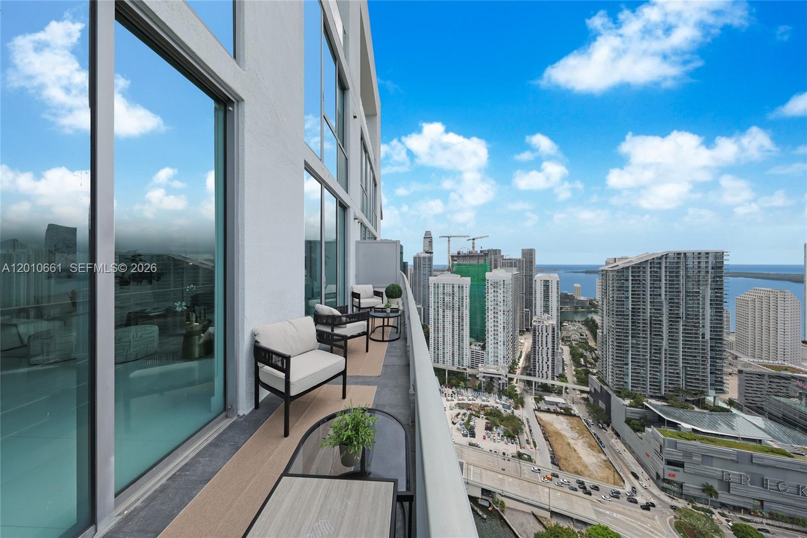 92 SW 3rd St #5202, Miami FL 33130