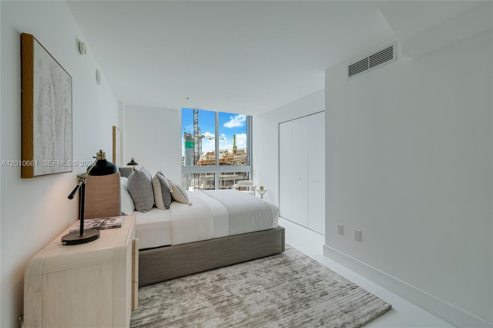 92 SW 3rd St #5202, Miami FL 33130