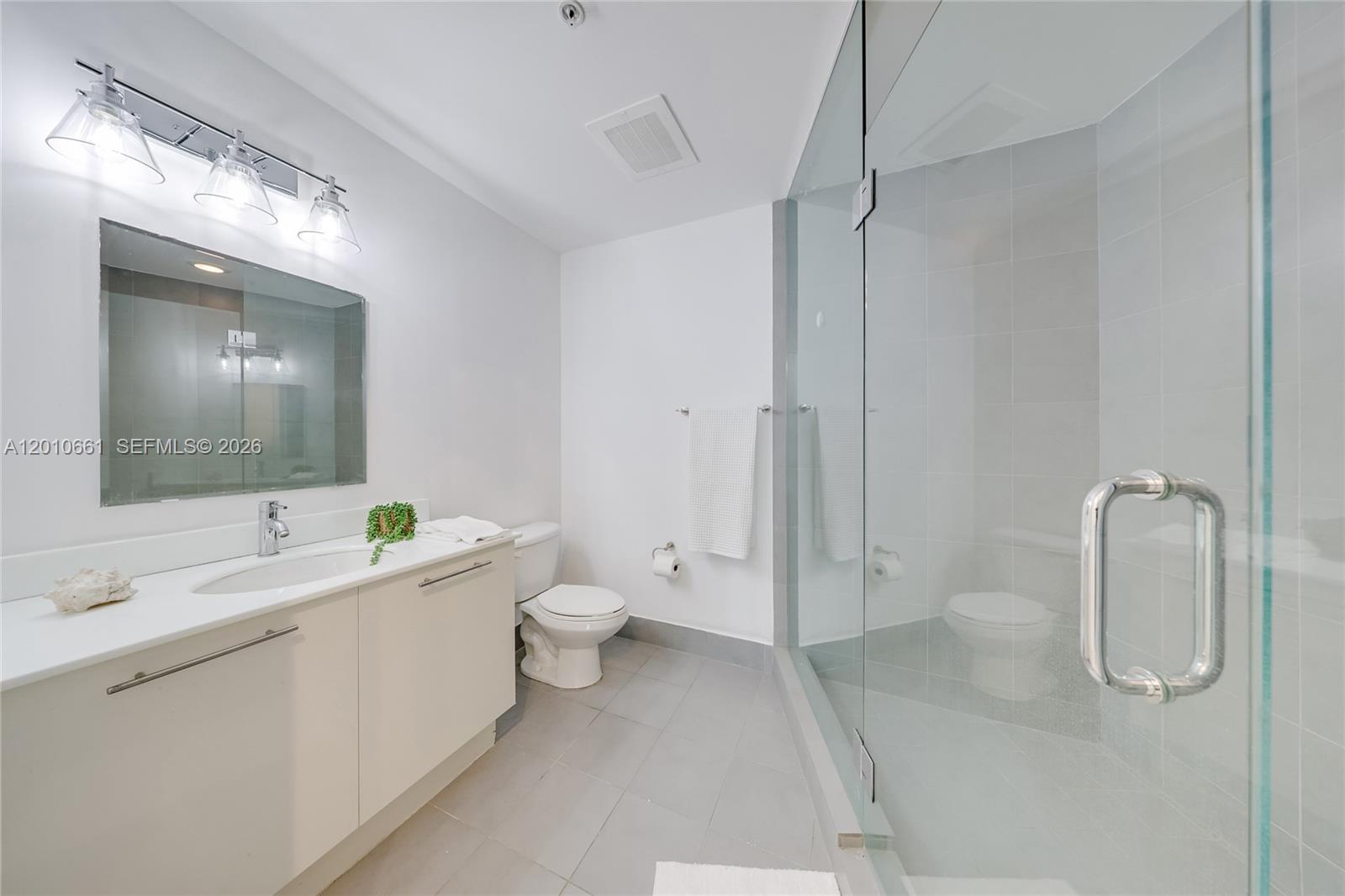 92 SW 3rd St #5202, Miami FL 33130