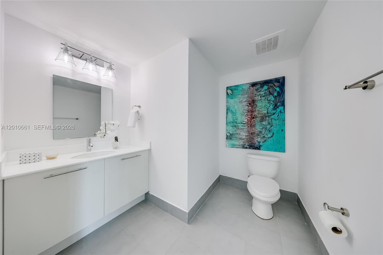 92 SW 3rd St #5202, Miami FL 33130