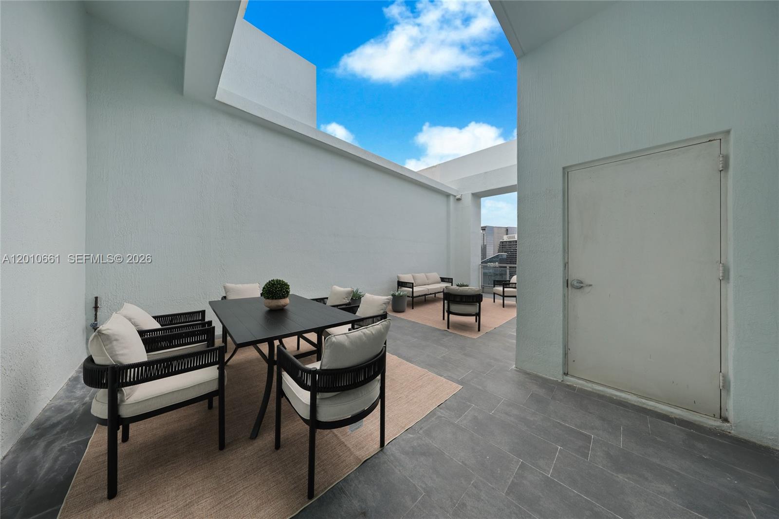 92 SW 3rd St #5202, Miami FL 33130