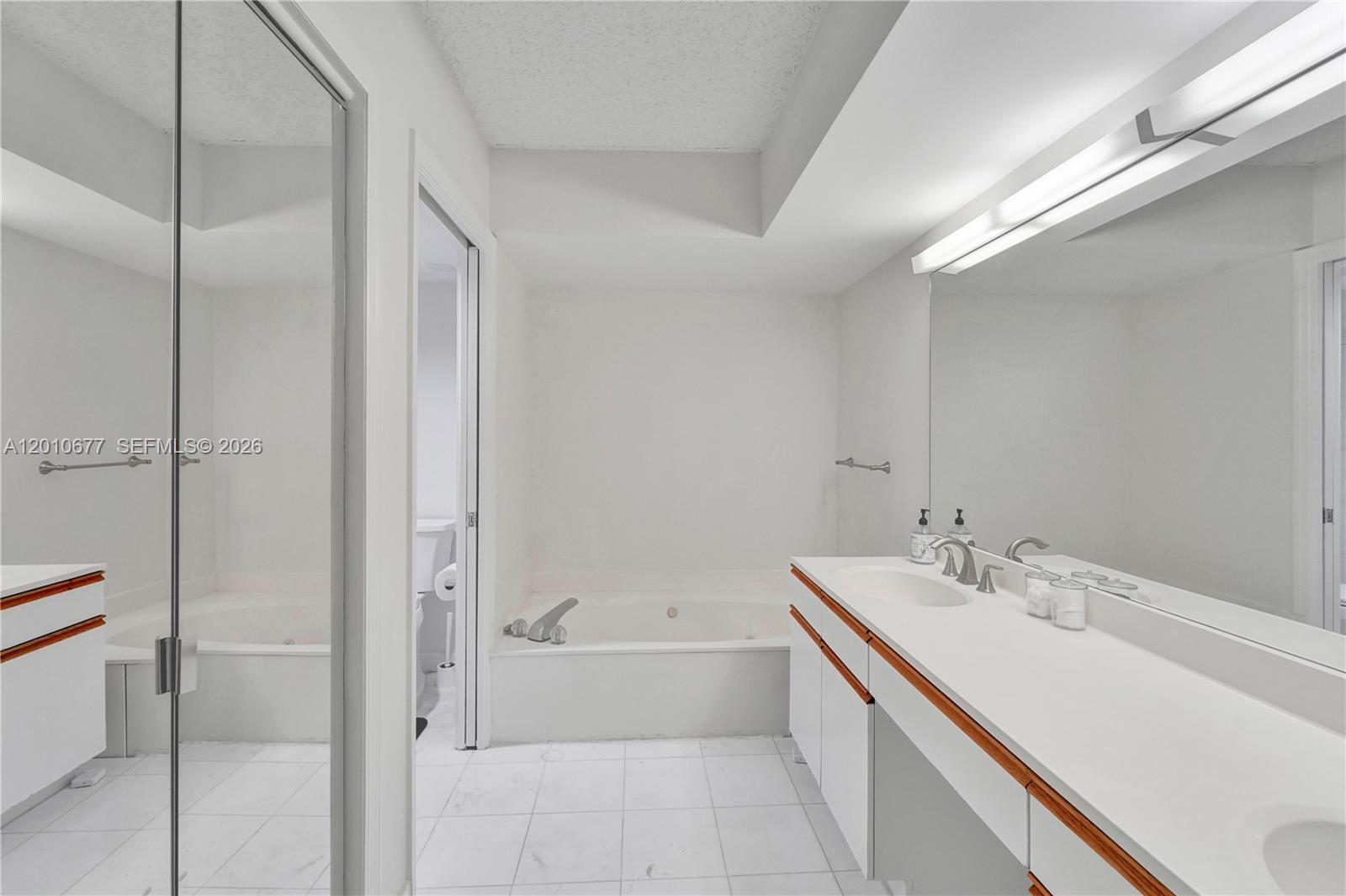 3500 Mystic Pointe Dr #3302, Aventura FL 33180