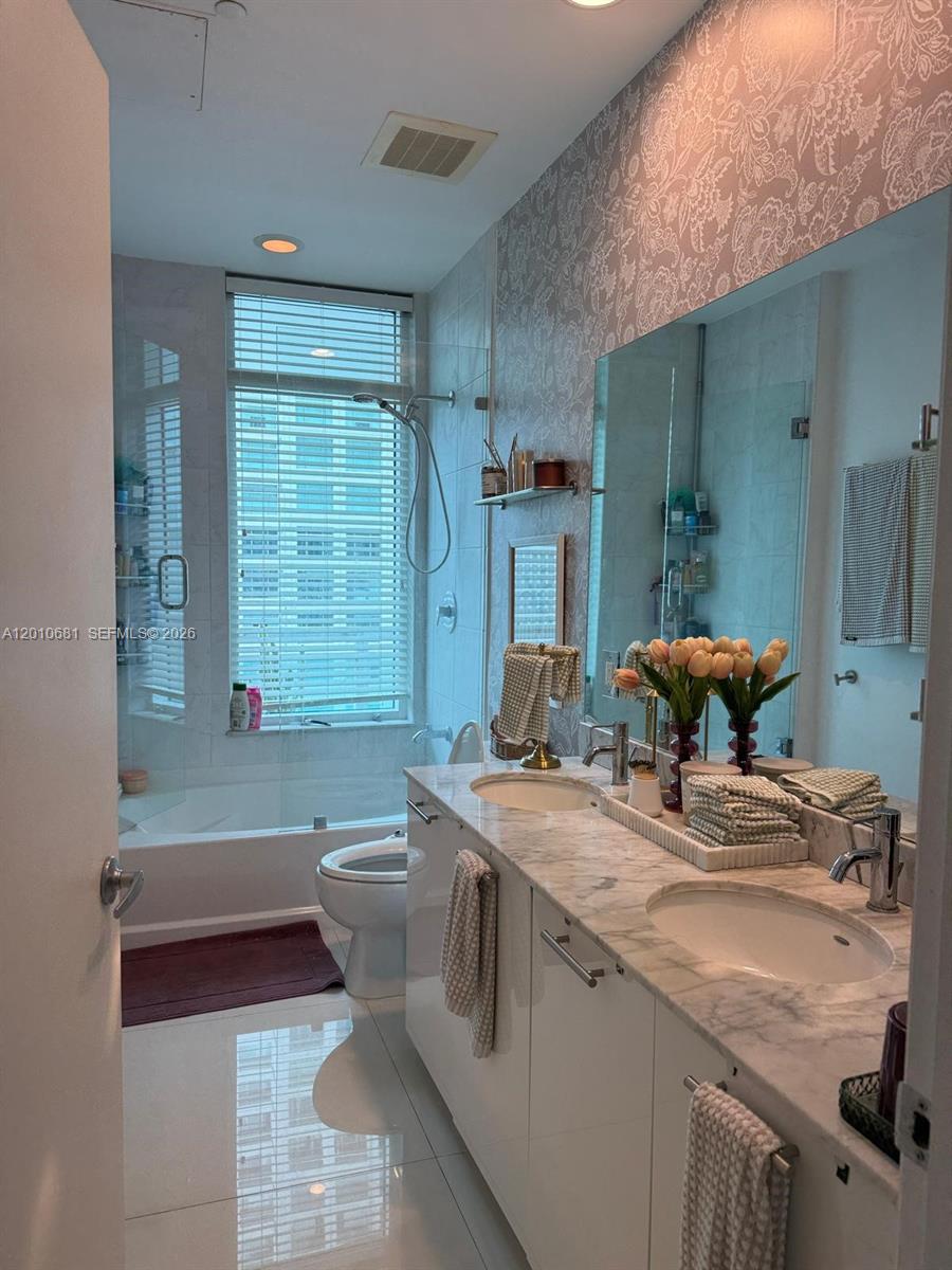 951 Brickell Ave #1001, Miami FL 33131