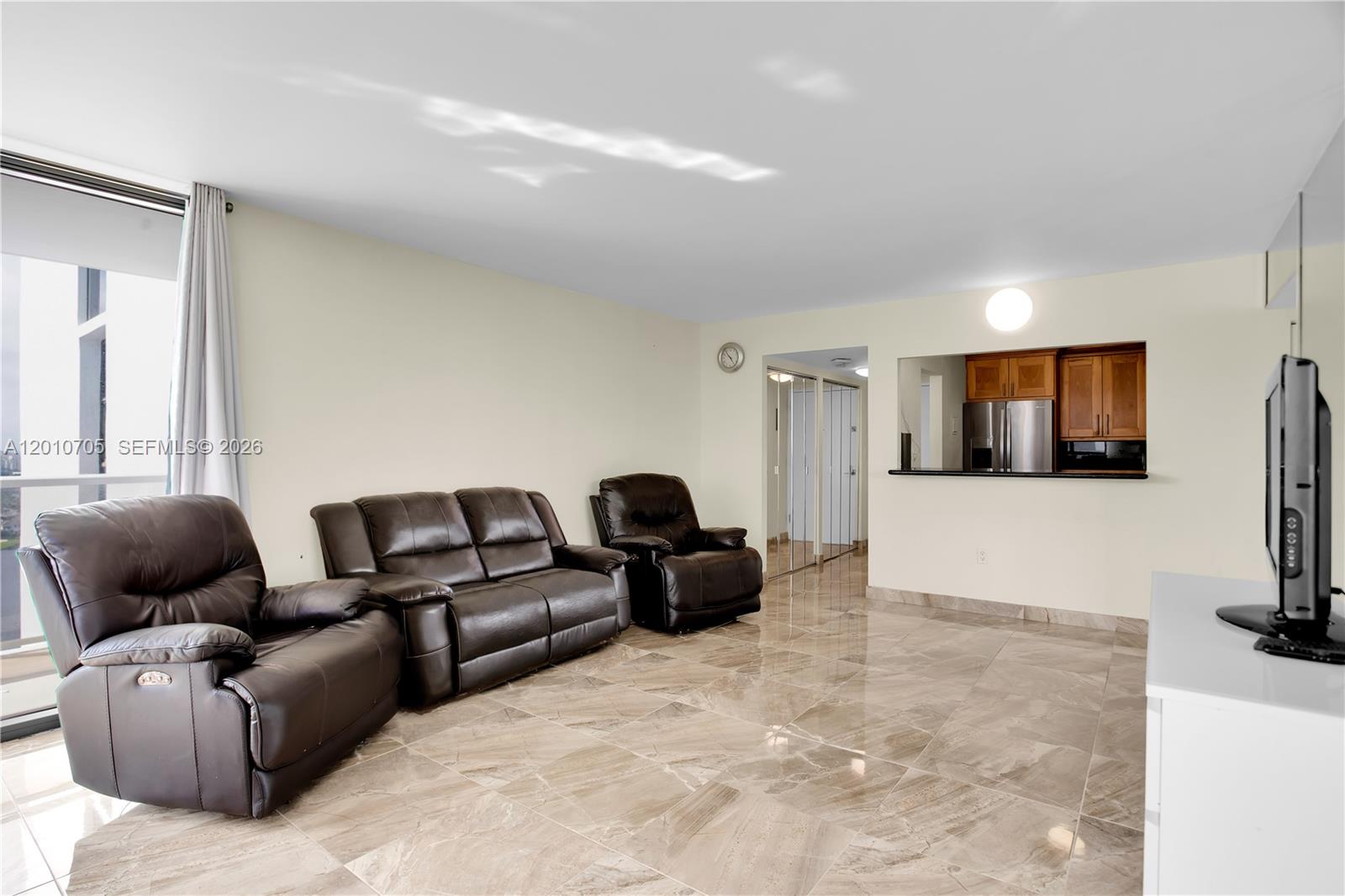 3701 N Country Club Dr #2203, Aventura FL 33180