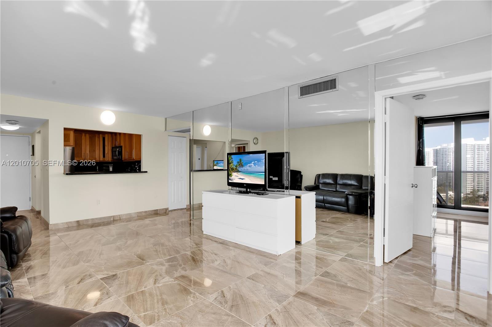 3701 N Country Club Dr #2203, Aventura FL 33180