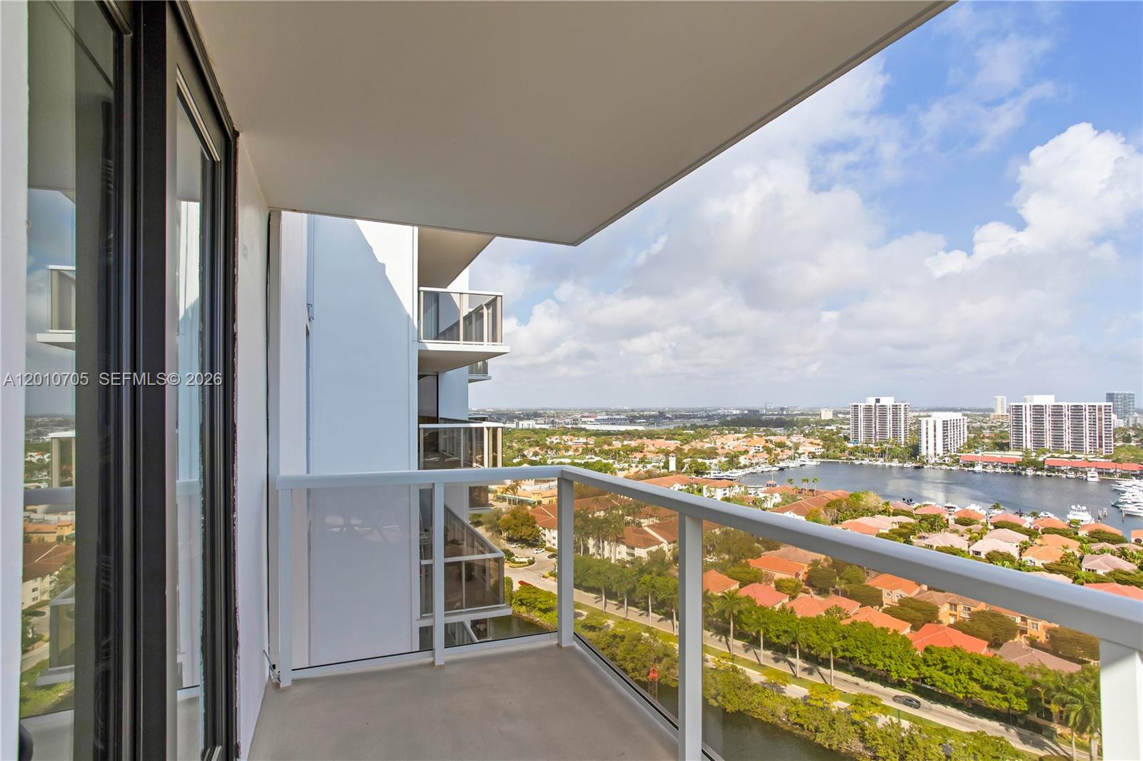 3701 N Country Club Dr #2203, Aventura FL 33180