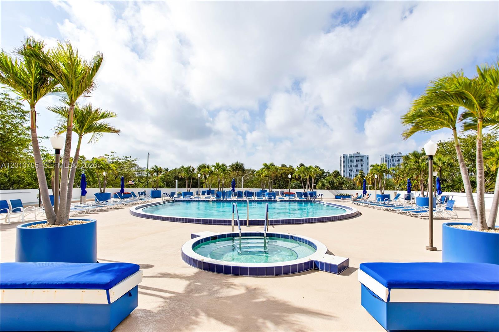 3701 N Country Club Dr #2203, Aventura FL 33180
