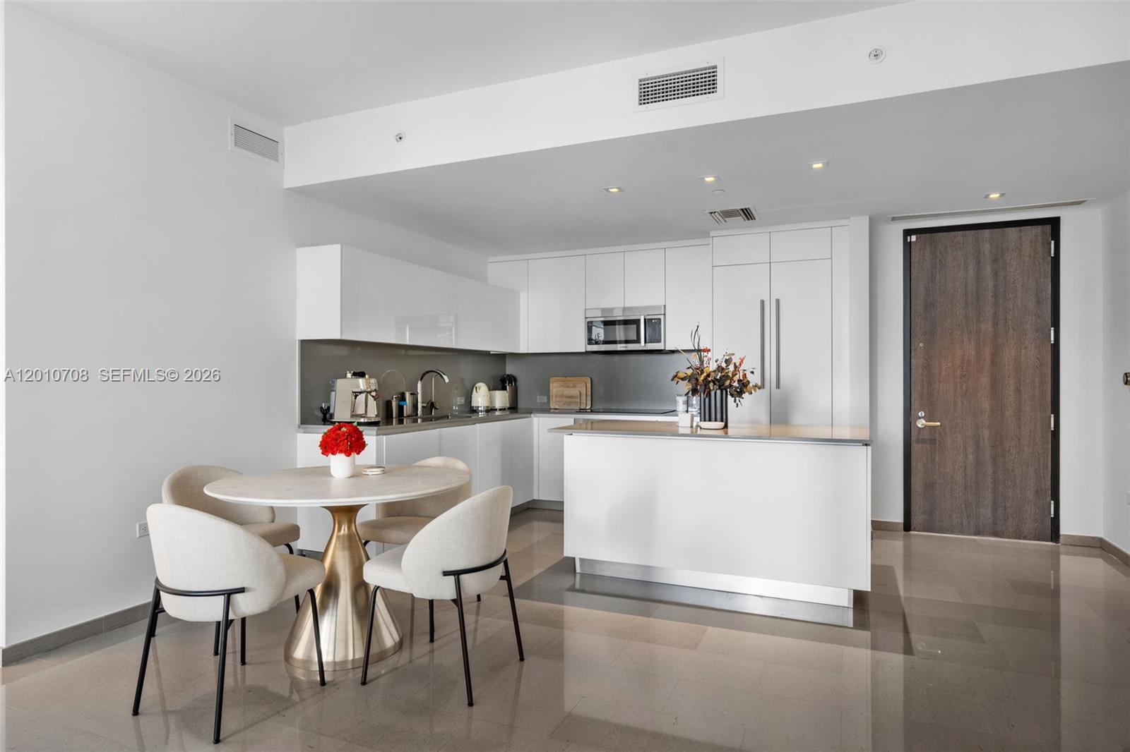 88 SW 7th St #809, Miami FL 33130