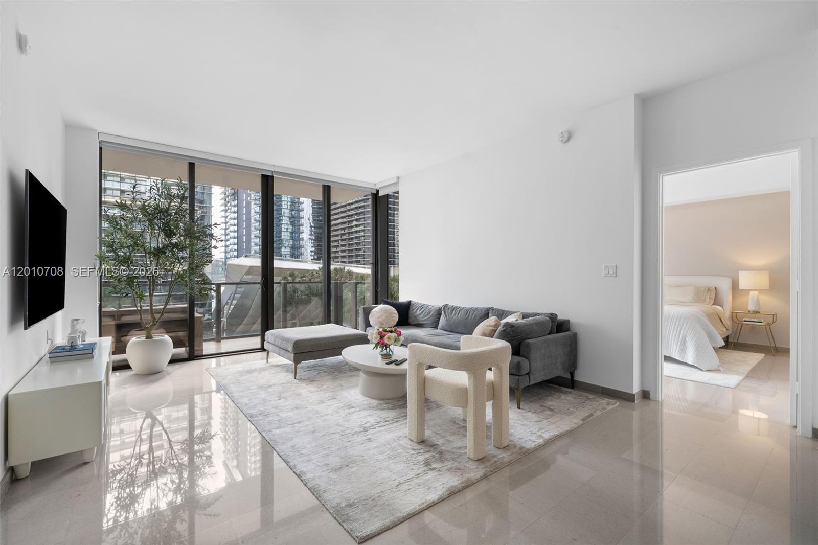 88 SW 7th St #809, Miami FL 33130