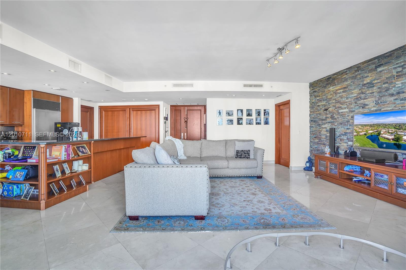 901 Brickell Key Blvd #2807, Miami FL 33131