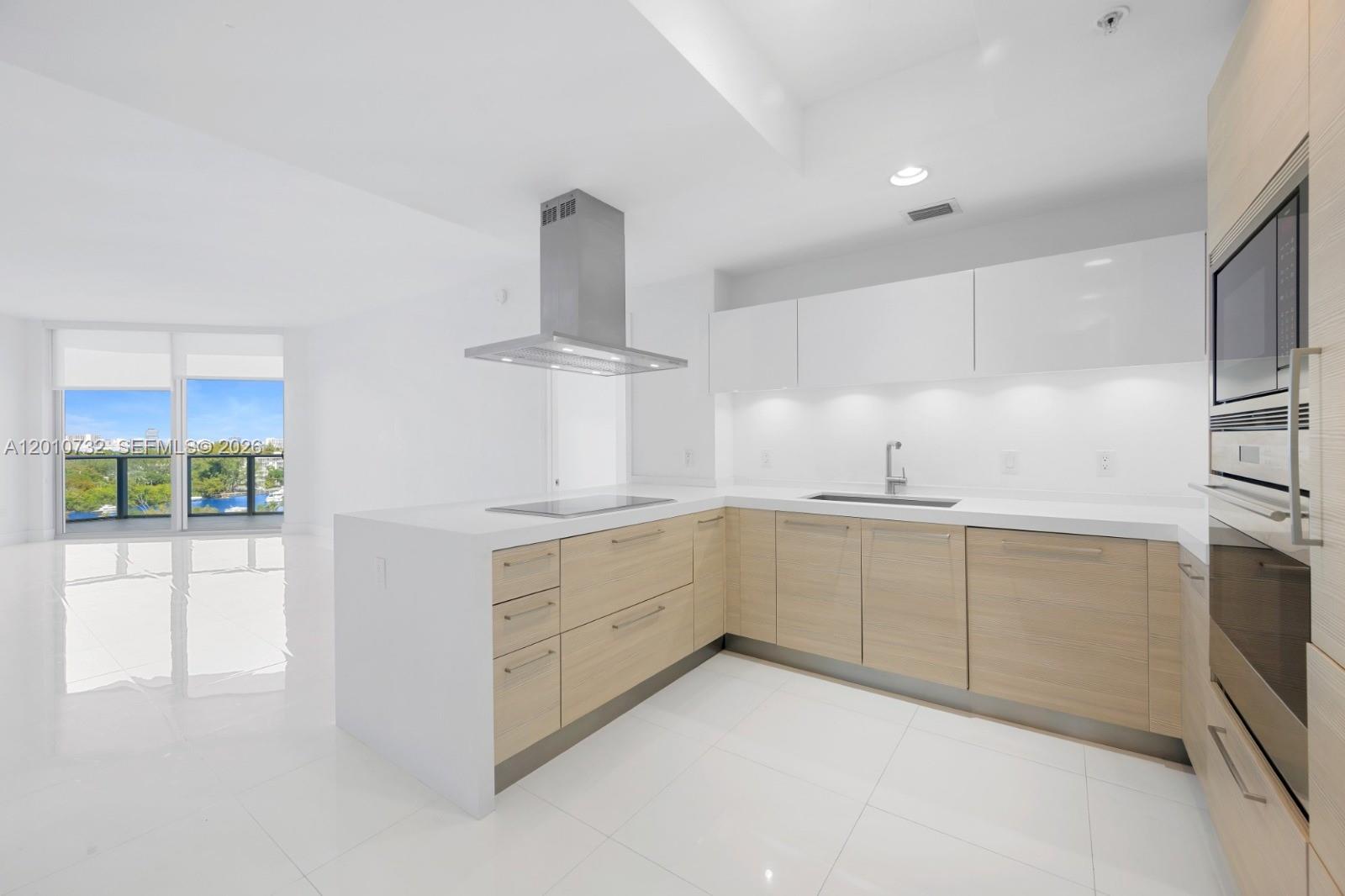 17301 Biscayne Blvd #808, North Miami Beach FL 33160