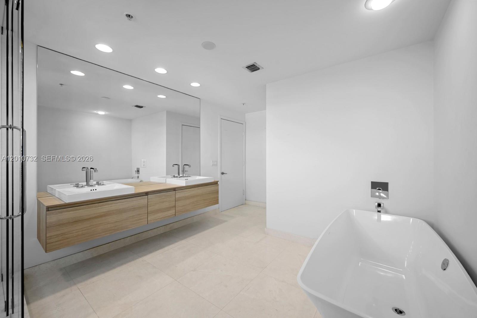 17301 Biscayne Blvd #808, North Miami Beach FL 33160
