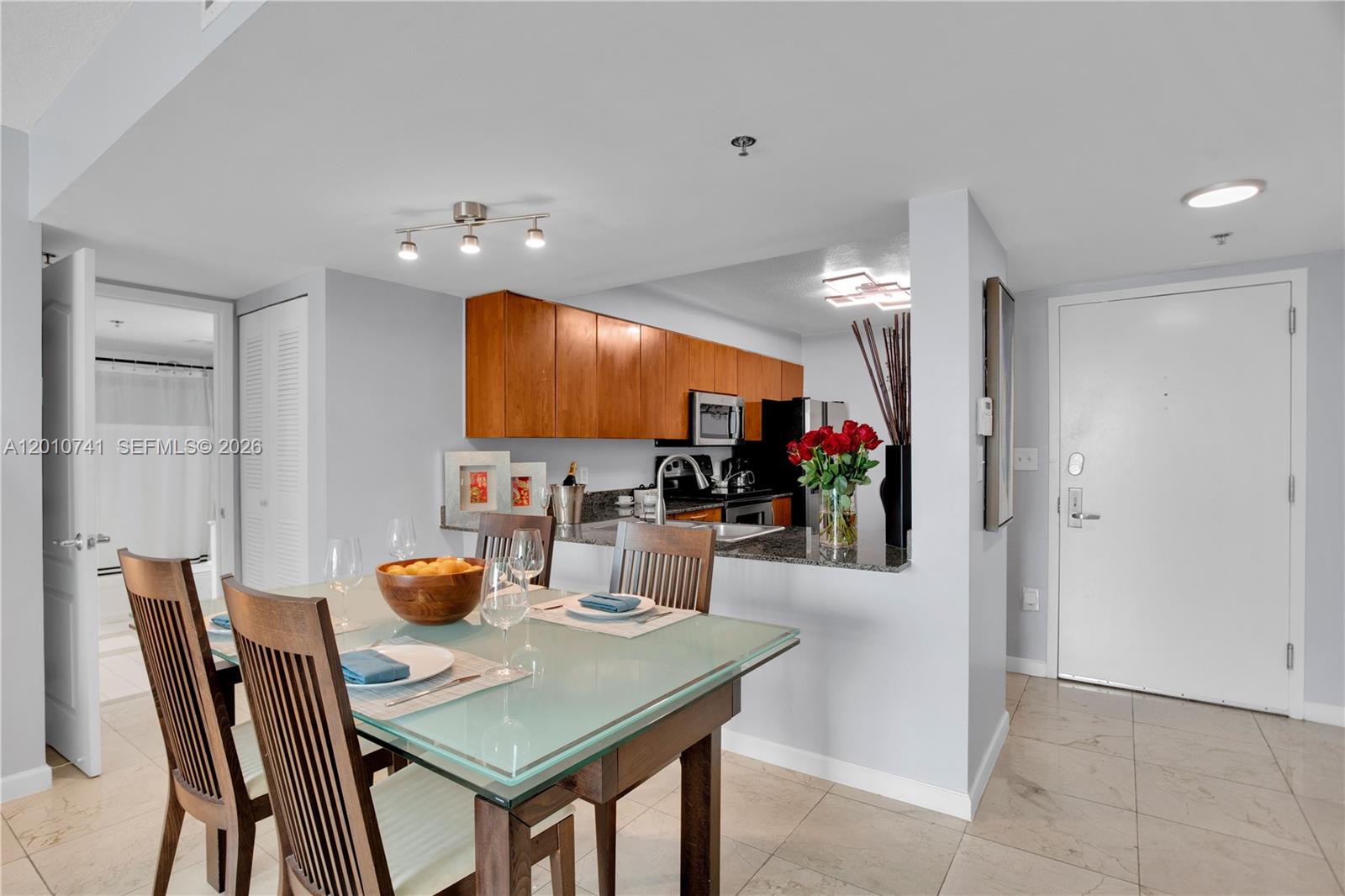 1200 Brickell Bay Dr #3515, Miami FL 33131