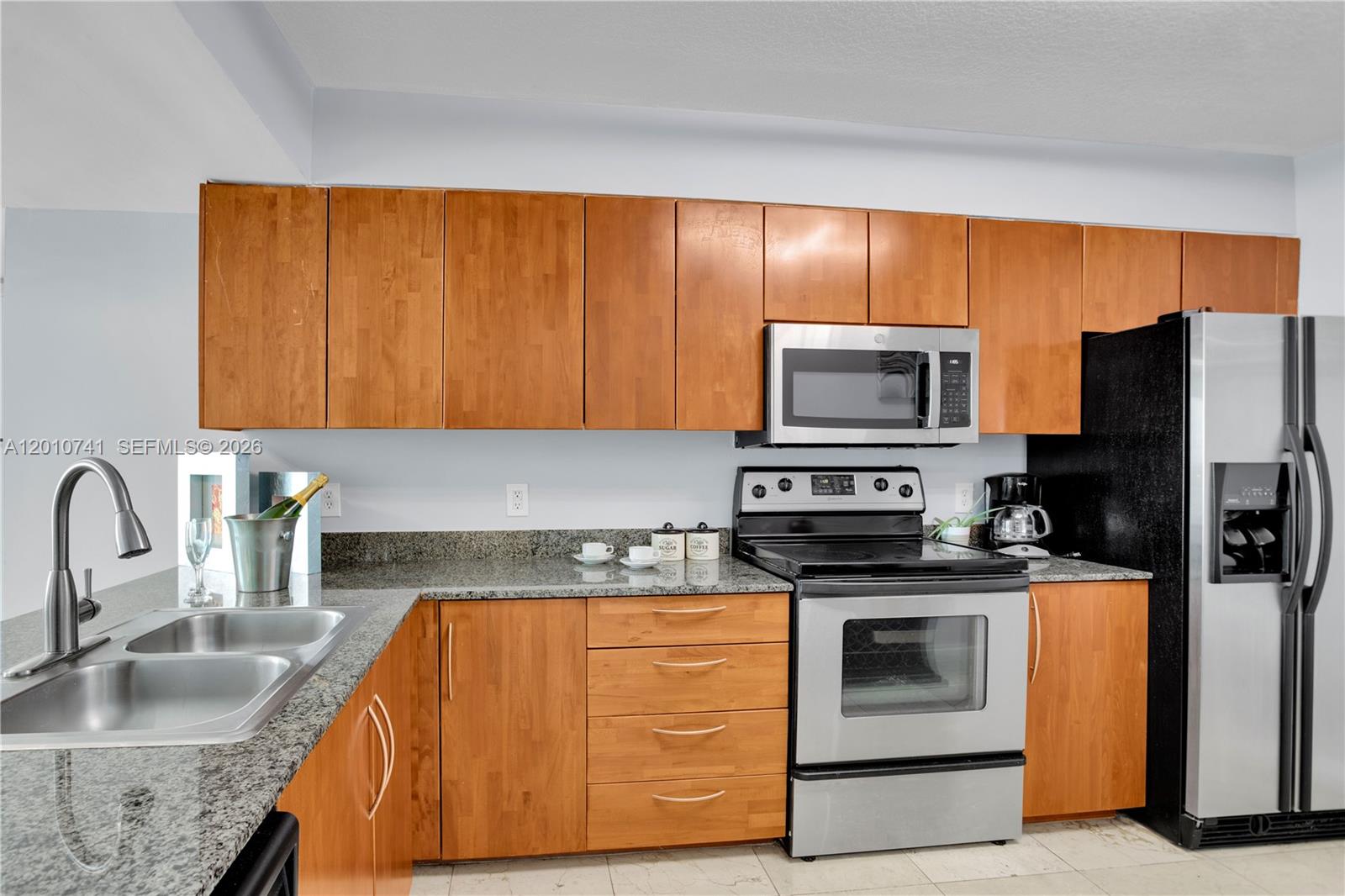 1200 Brickell Bay Dr #3515, Miami FL 33131