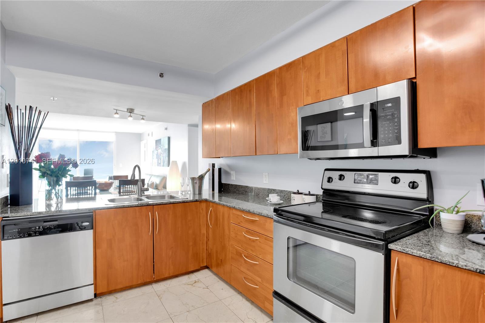 1200 Brickell Bay Dr #3515, Miami FL 33131