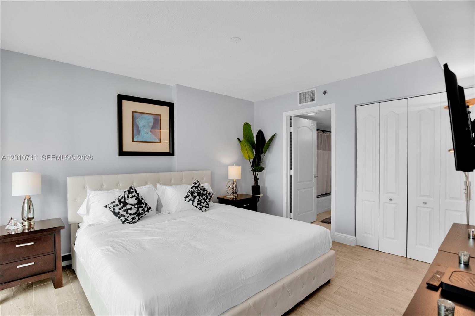1200 Brickell Bay Dr #3515, Miami FL 33131
