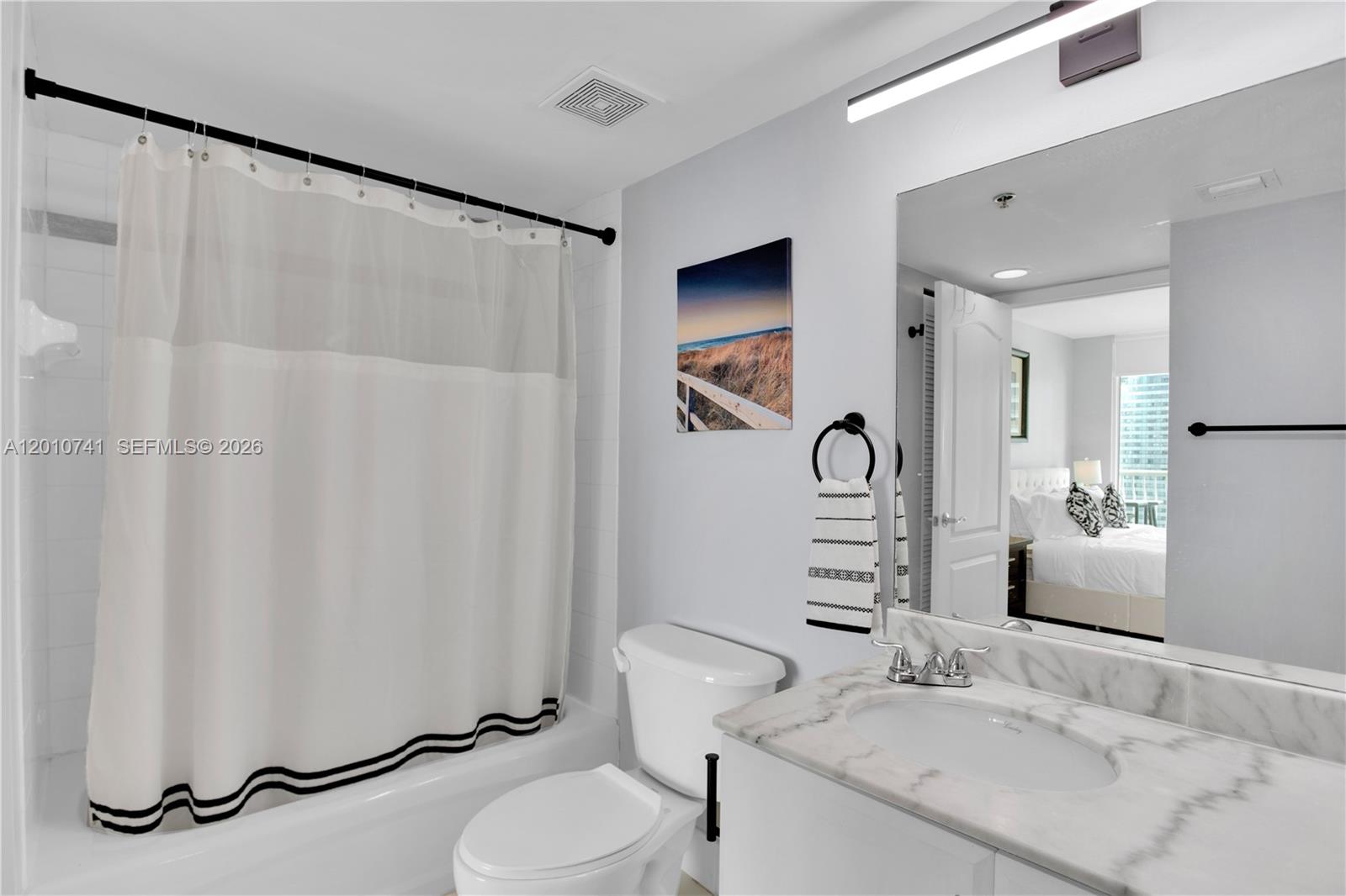1200 Brickell Bay Dr #3515, Miami FL 33131