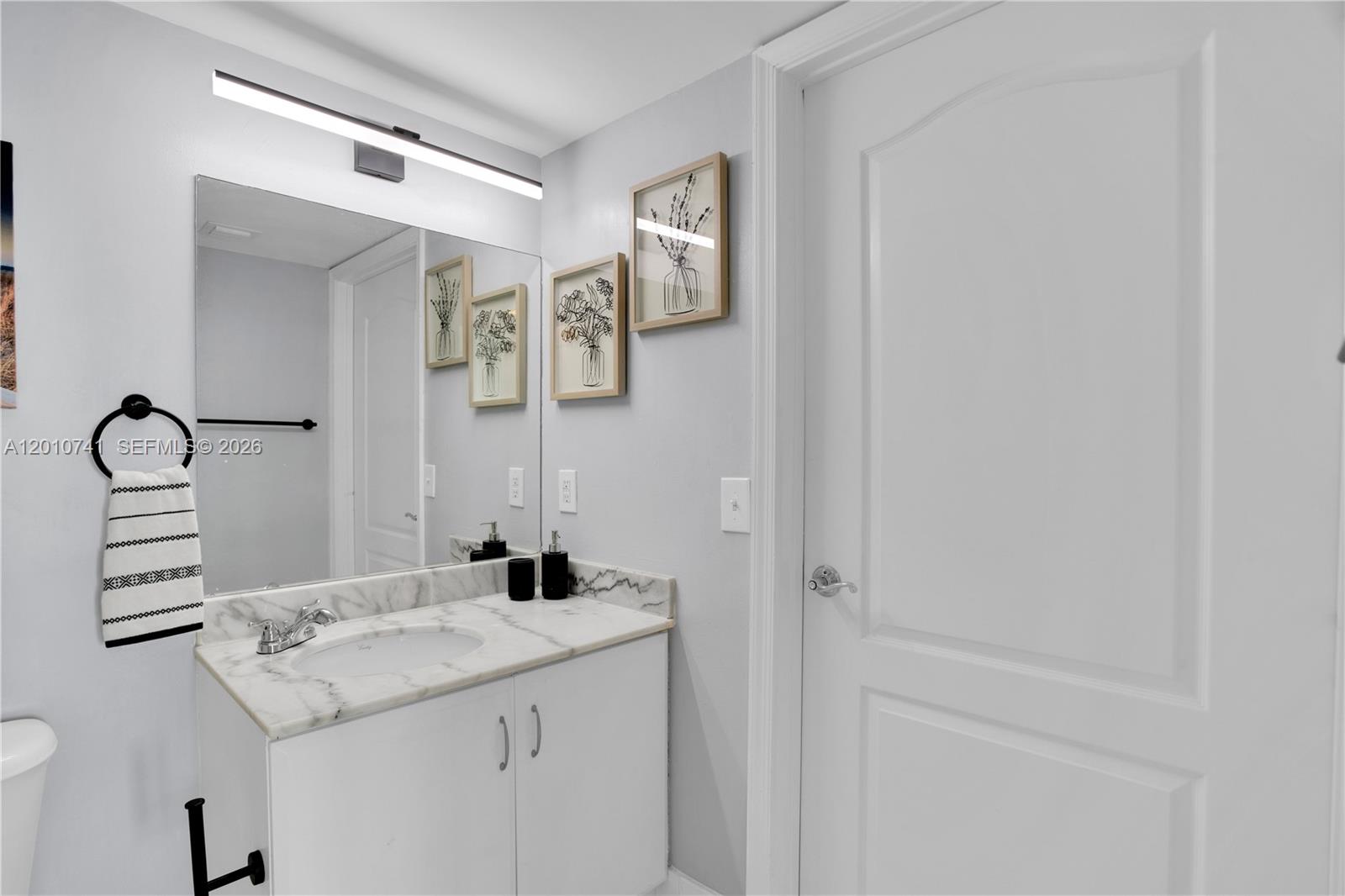 1200 Brickell Bay Dr #3515, Miami FL 33131