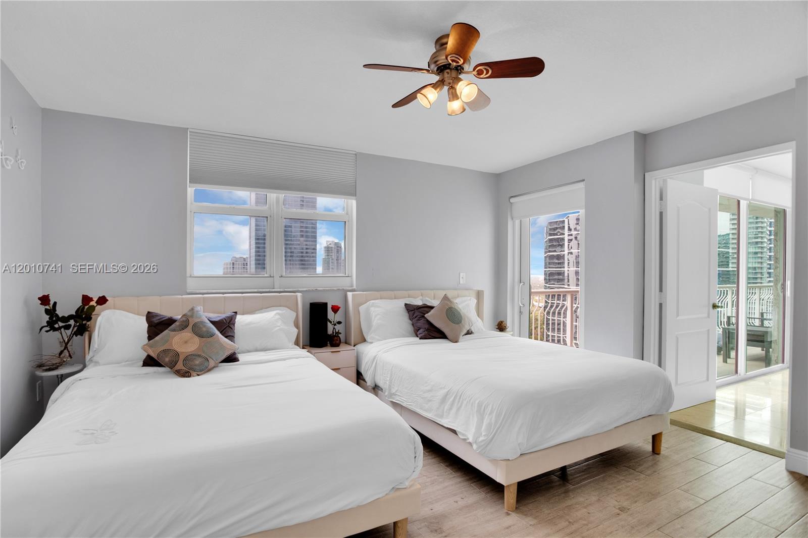 1200 Brickell Bay Dr #3515, Miami FL 33131