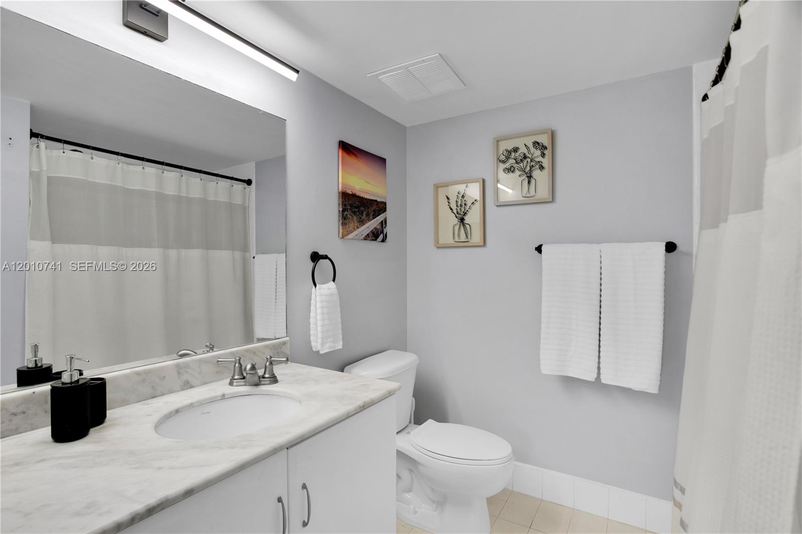 1200 Brickell Bay Dr #3515, Miami FL 33131