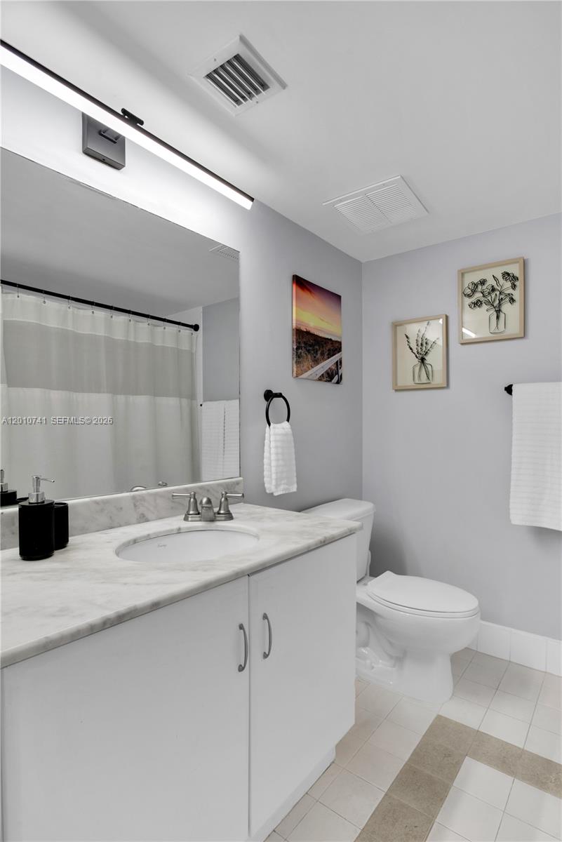 1200 Brickell Bay Dr #3515, Miami FL 33131