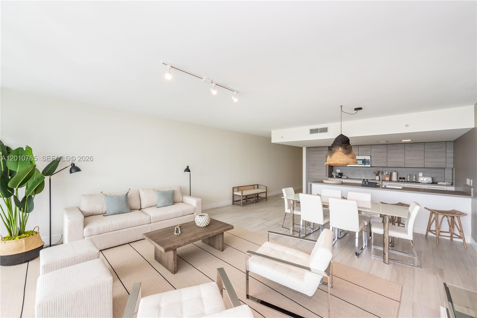 400 Sunny Isles Blvd #1518, Sunny Isles Beach FL 33160