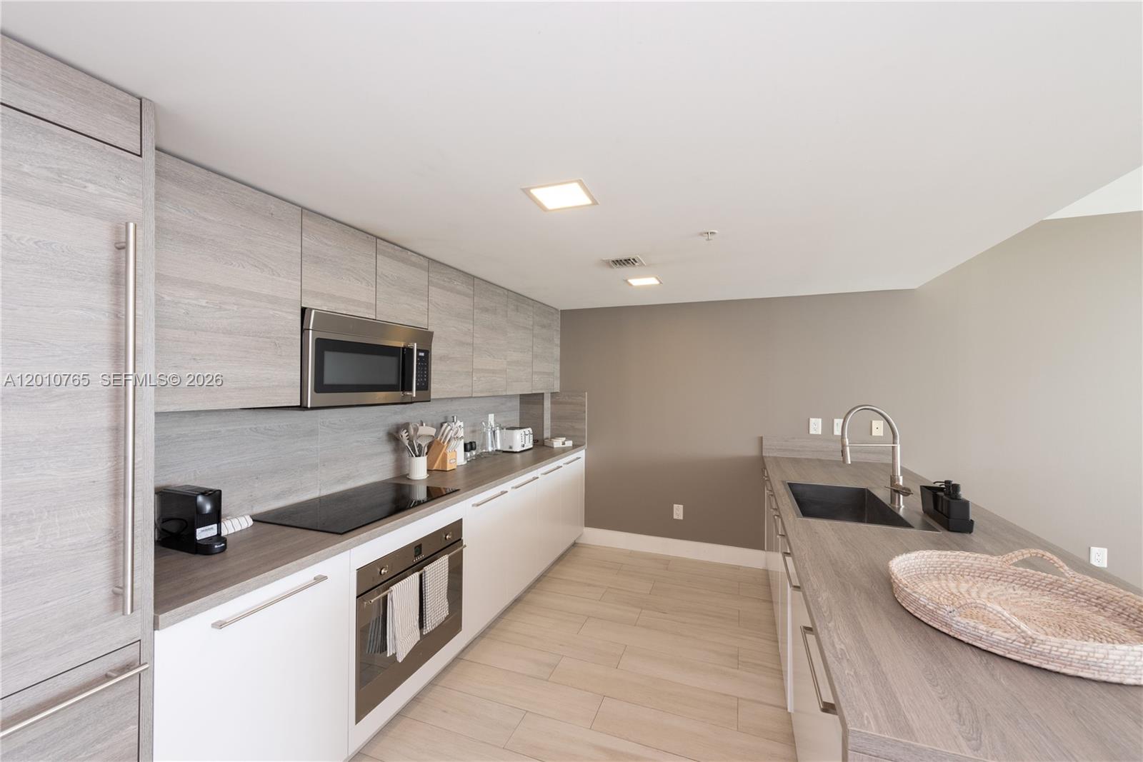 400 Sunny Isles Blvd #1518, Sunny Isles Beach FL 33160
