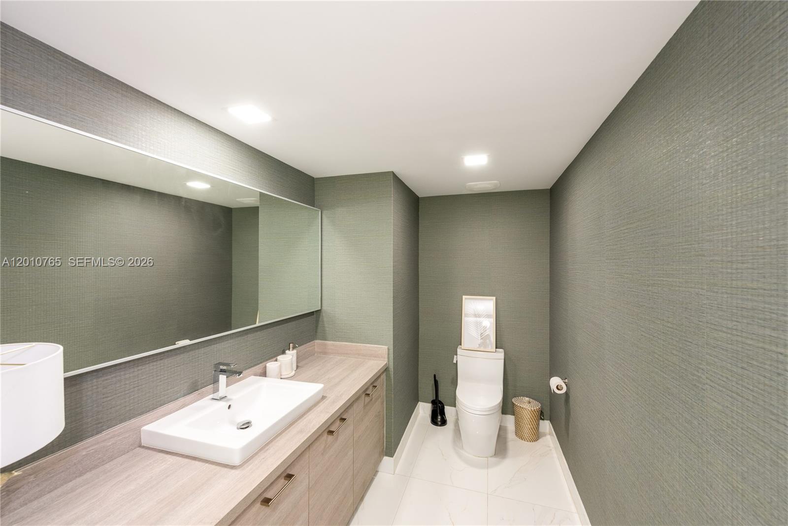 400 Sunny Isles Blvd #1518, Sunny Isles Beach FL 33160