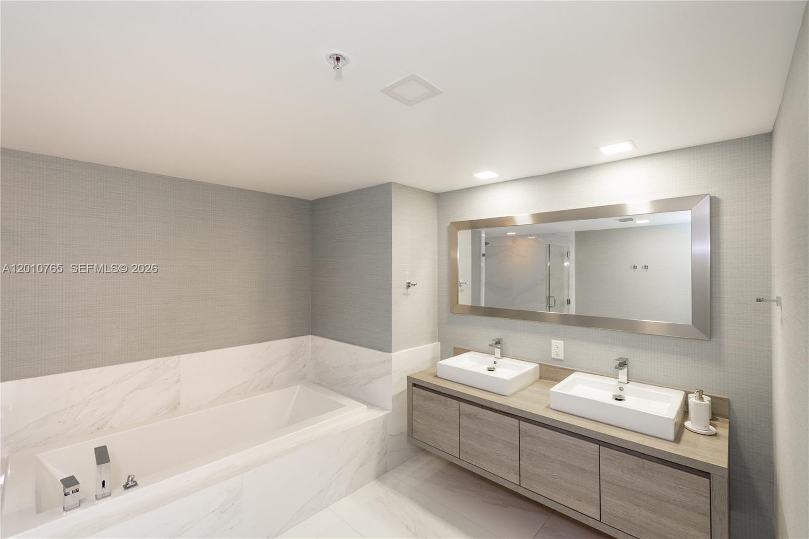 400 Sunny Isles Blvd #1518, Sunny Isles Beach FL 33160