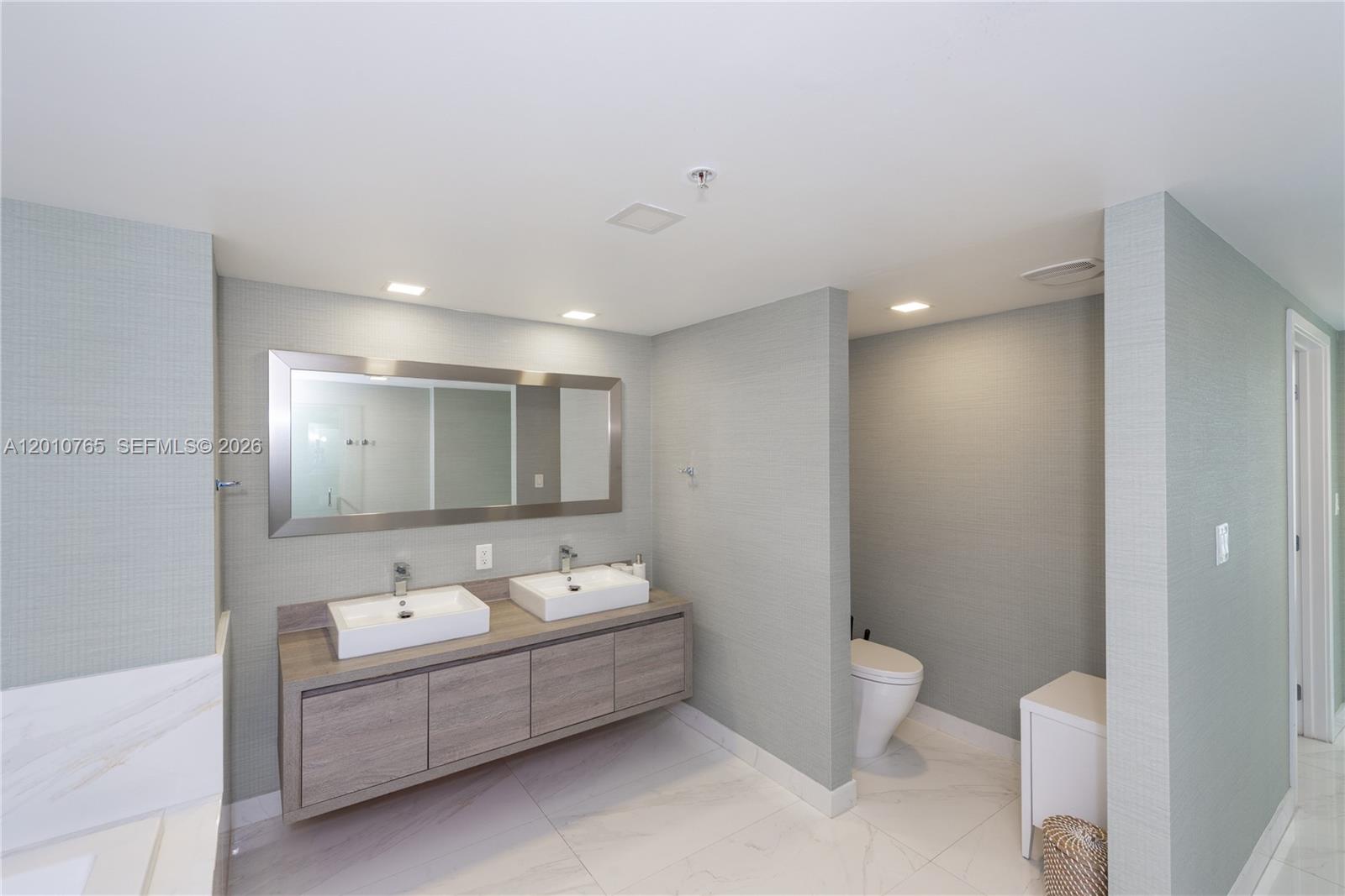 400 Sunny Isles Blvd #1518, Sunny Isles Beach FL 33160