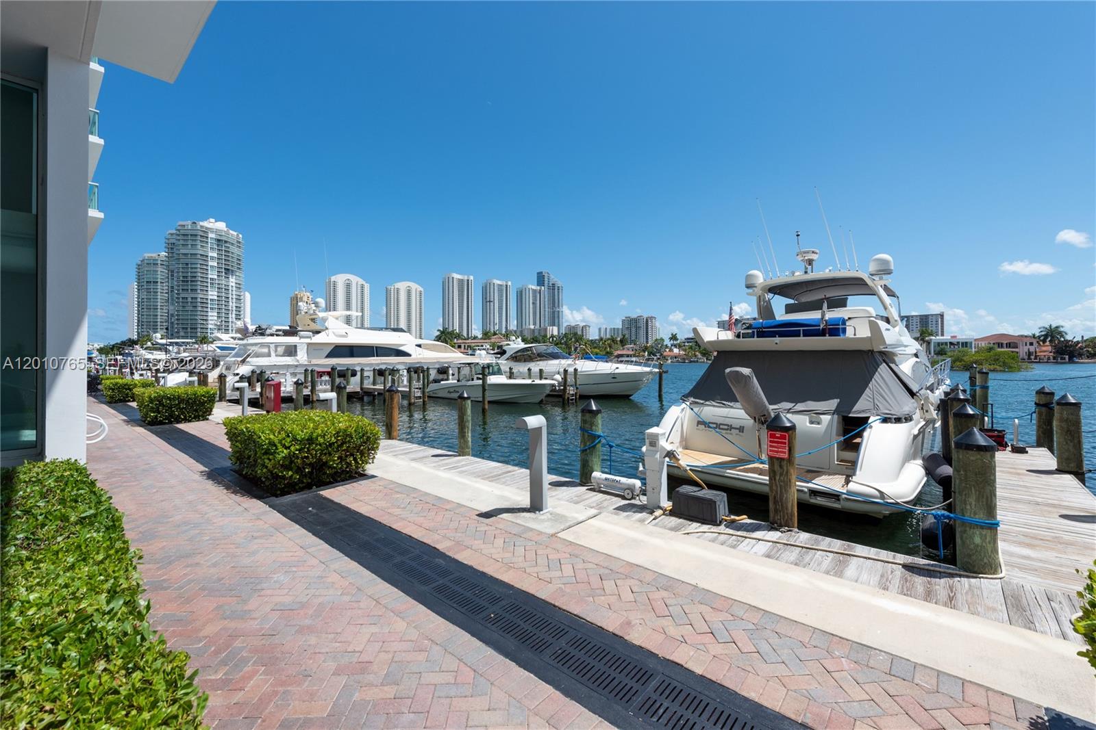 400 Sunny Isles Blvd #1518, Sunny Isles Beach FL 33160