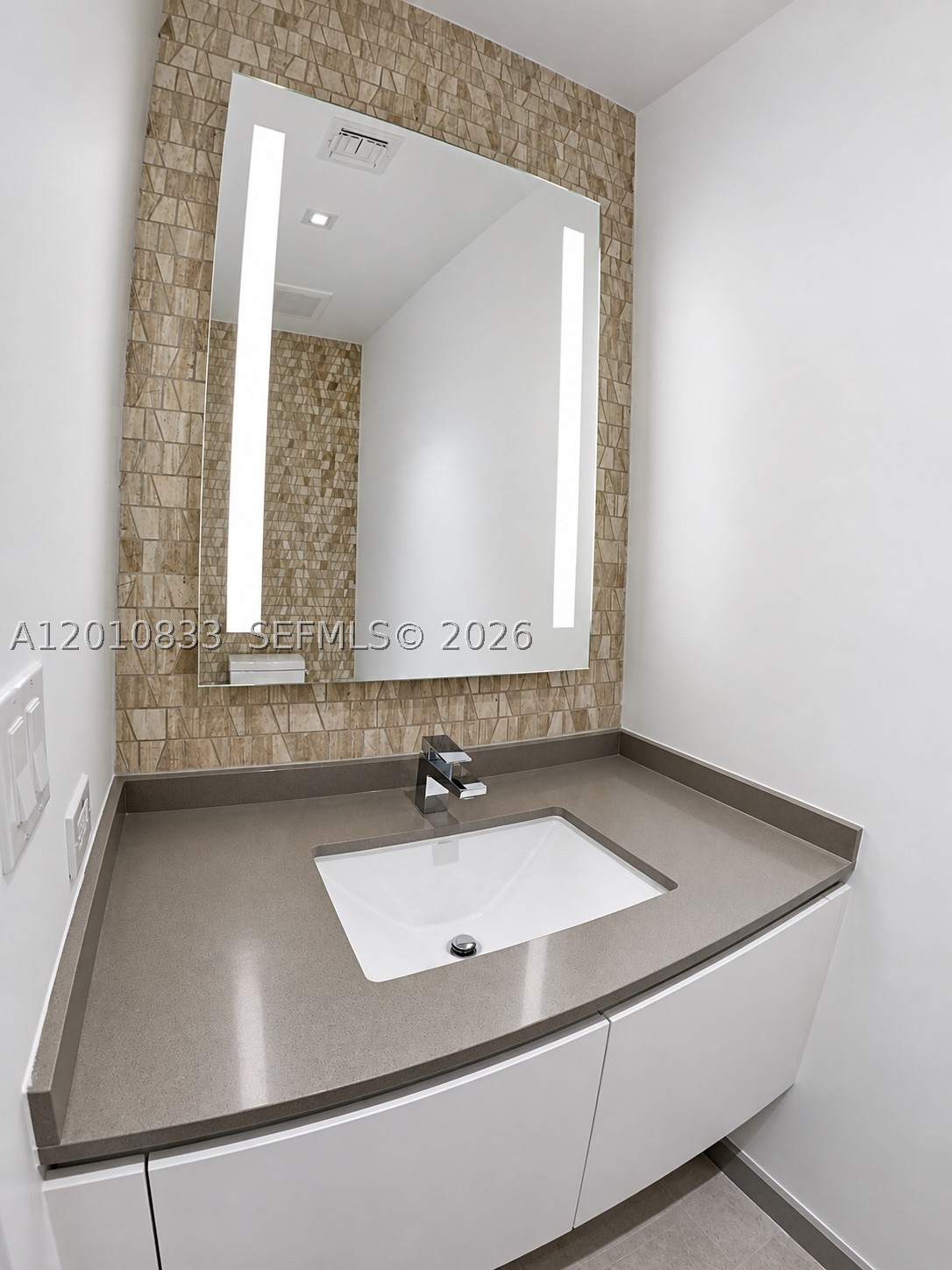 88 SW 7th St #2206, Miami FL 33130