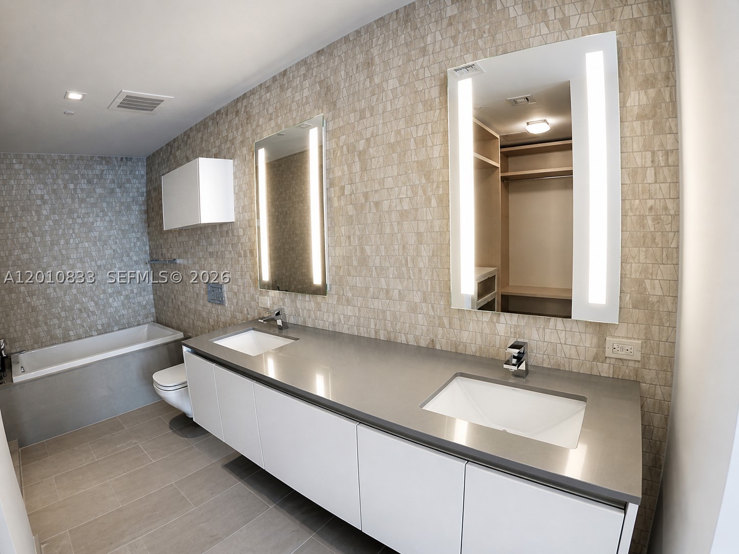88 SW 7th St #2206, Miami FL 33130