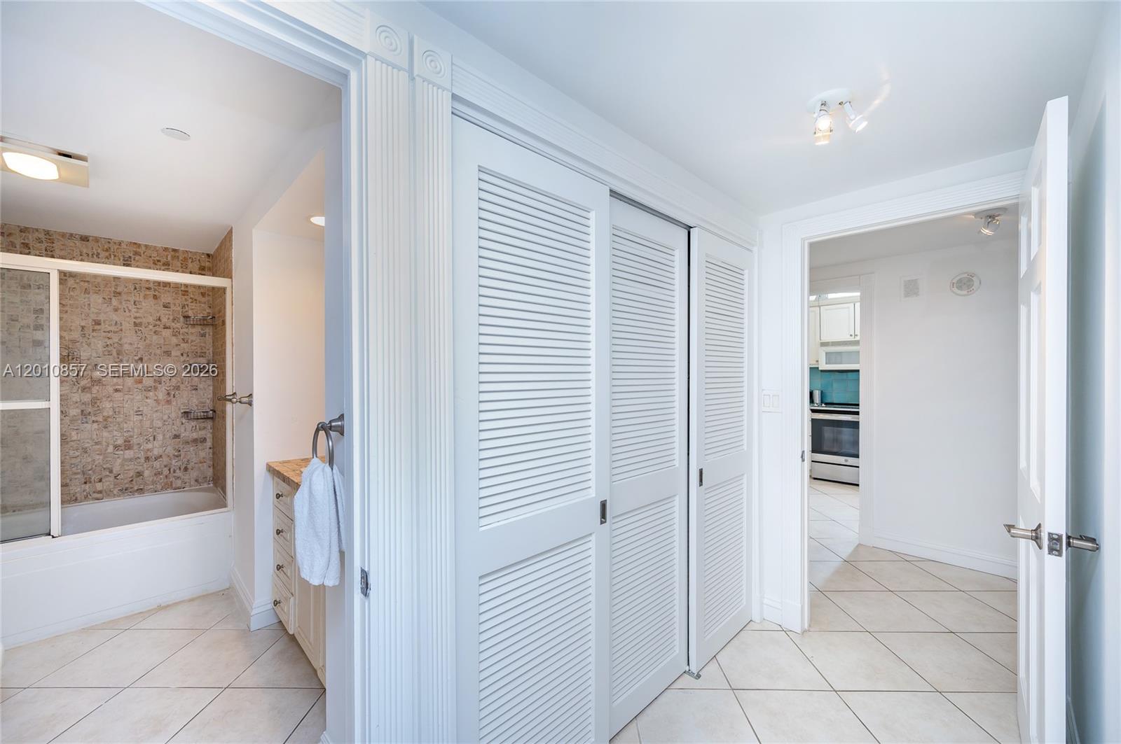 201 Crandon Blvd #505, Key Biscayne FL 33149