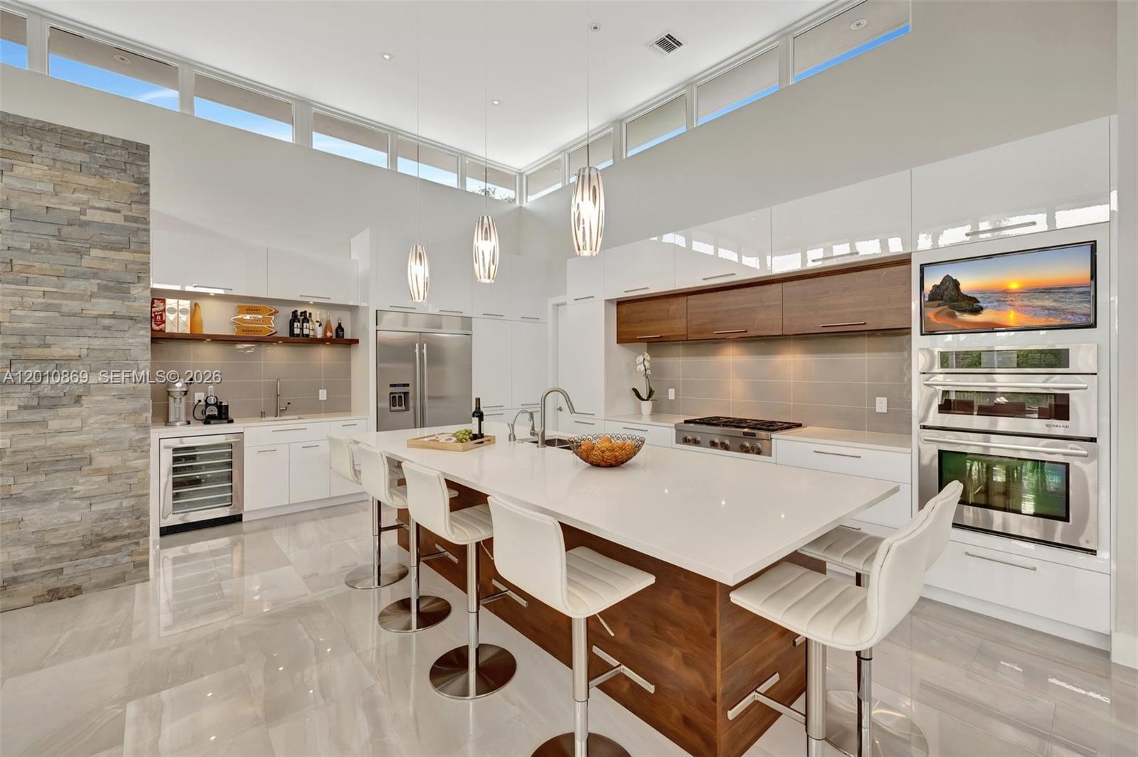 907 Diplomat Pkwy, Hallandale Beach FL 33009