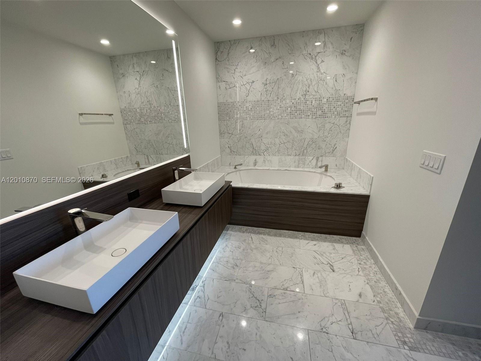 1000 Brickell Plaza #5908, Miami FL 33131