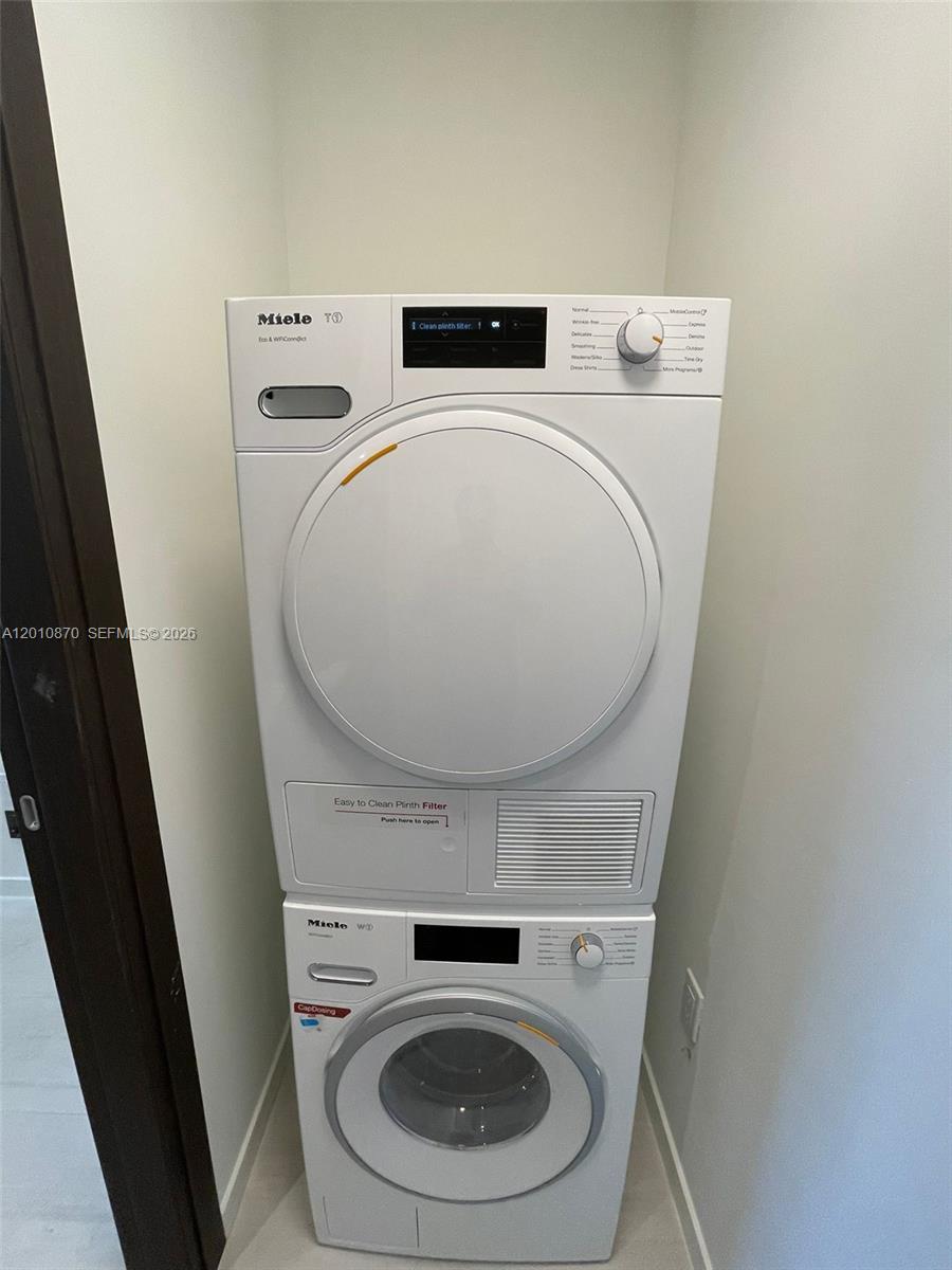 1000 Brickell Plaza #5908, Miami FL 33131