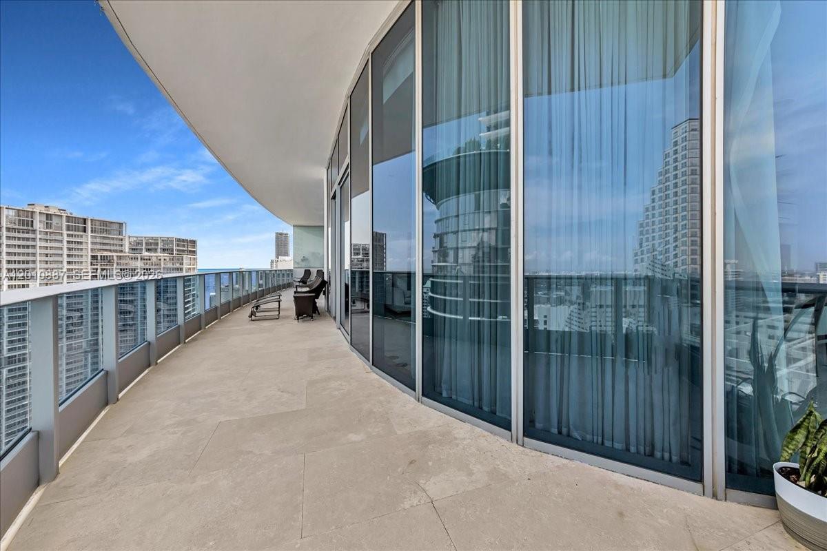 200 Biscayne Boulevard Way #PH 5401, Miami FL 33131